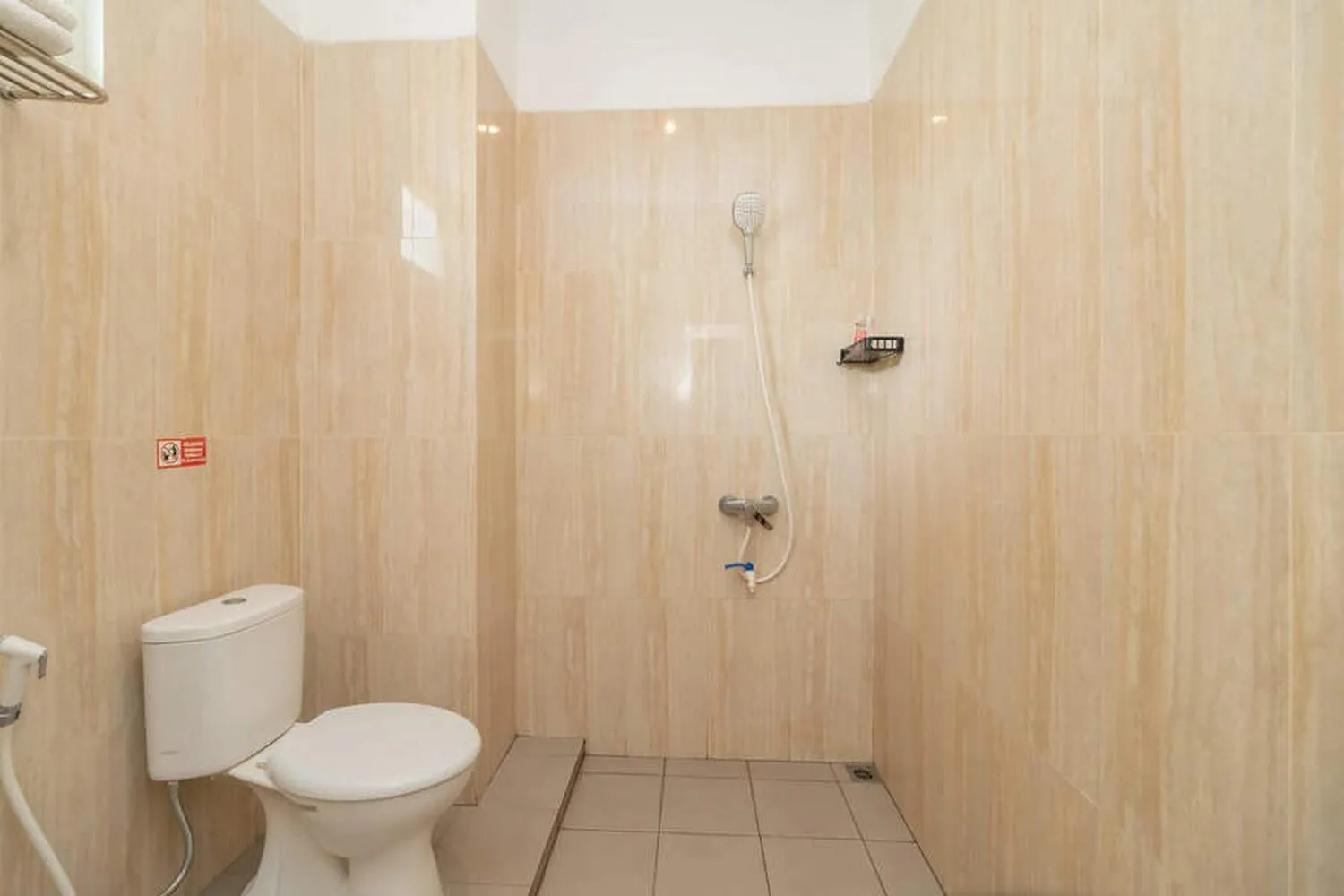 Bathroom in RedDoorz near Exit Tol Kotabaru ITERA Lampung