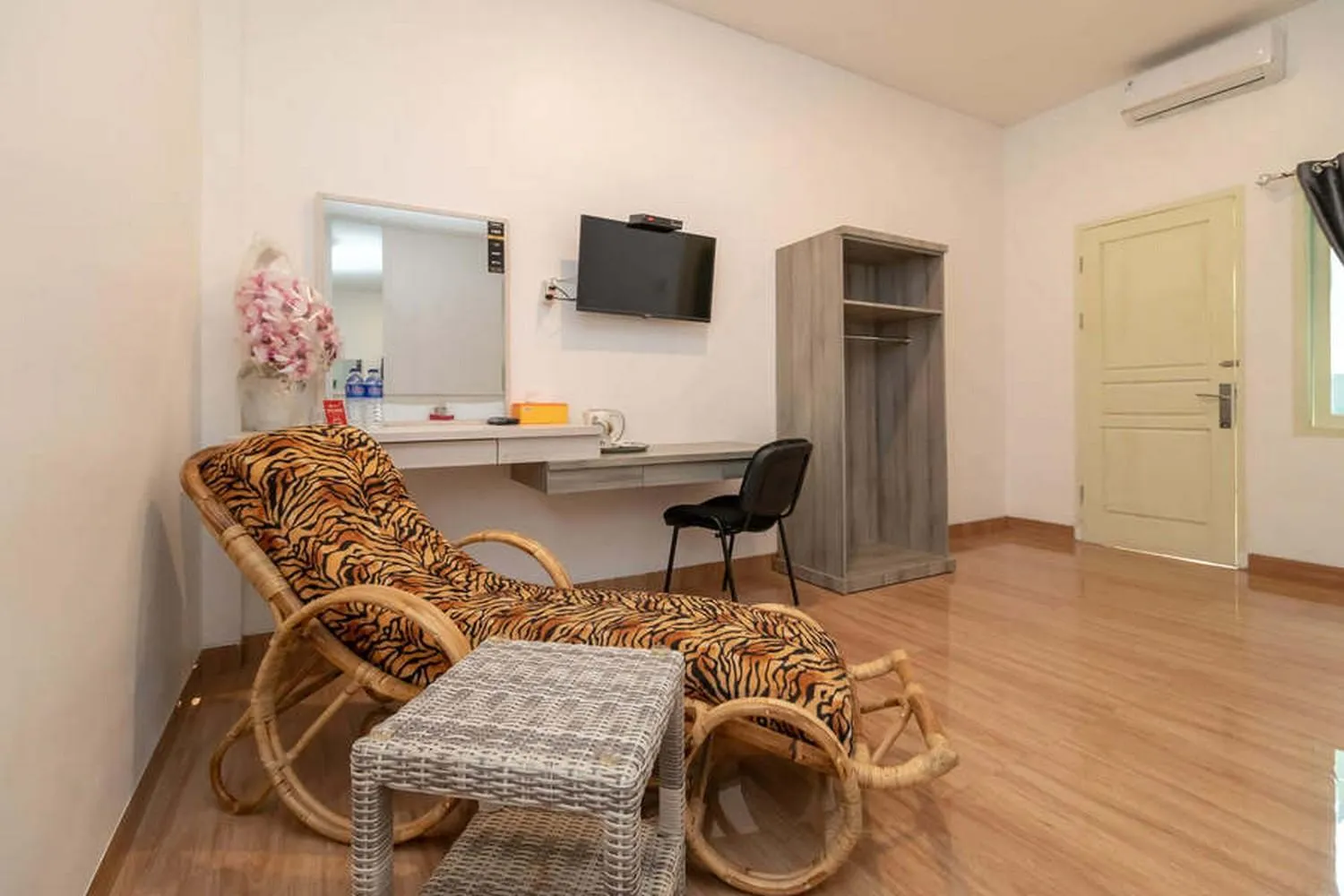 Bedroom in RedDoorz near Exit Tol Kotabaru ITERA Lampung