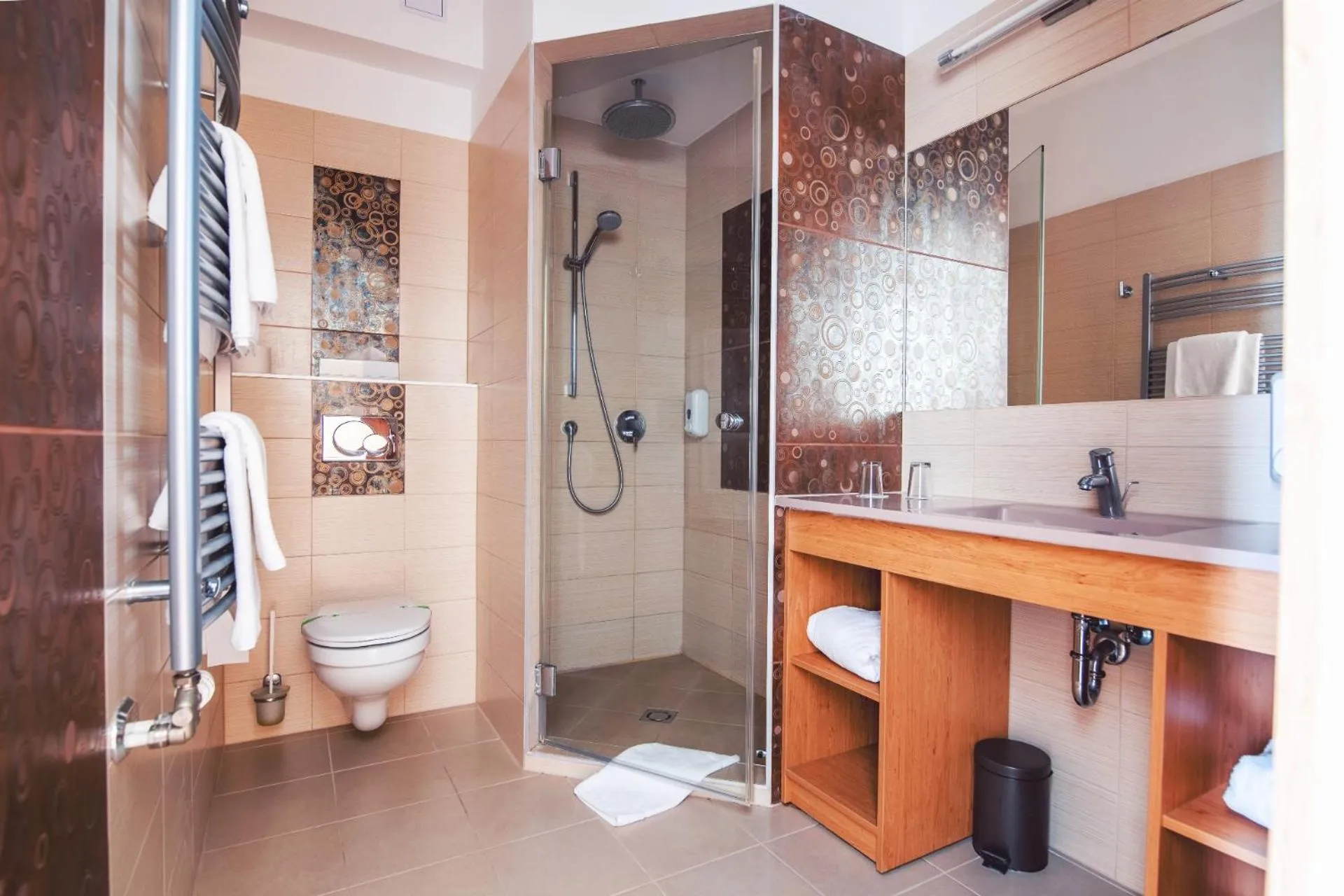 Shower in Granada Conference, Wellness and Sport Hotel