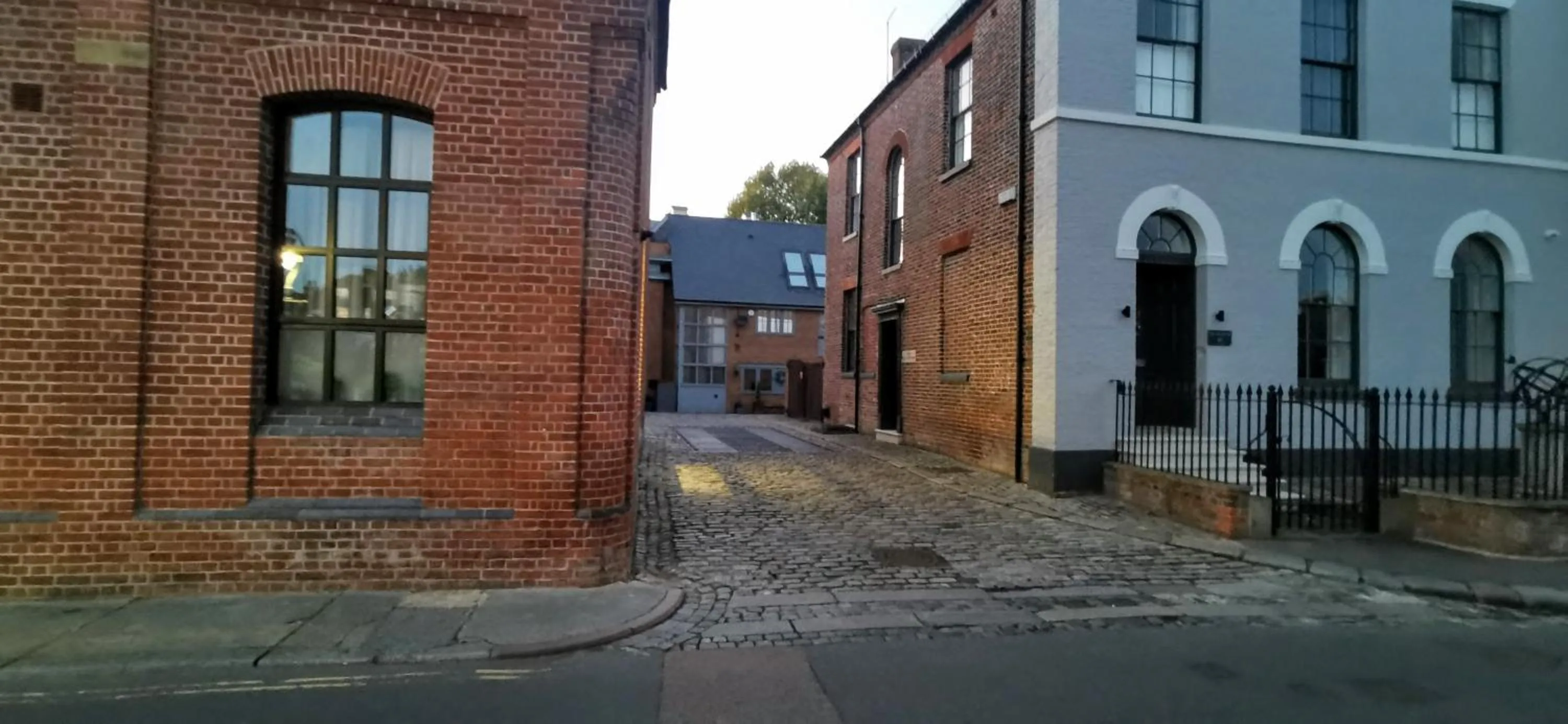 Property building in Modern City Centre House with Free Parking