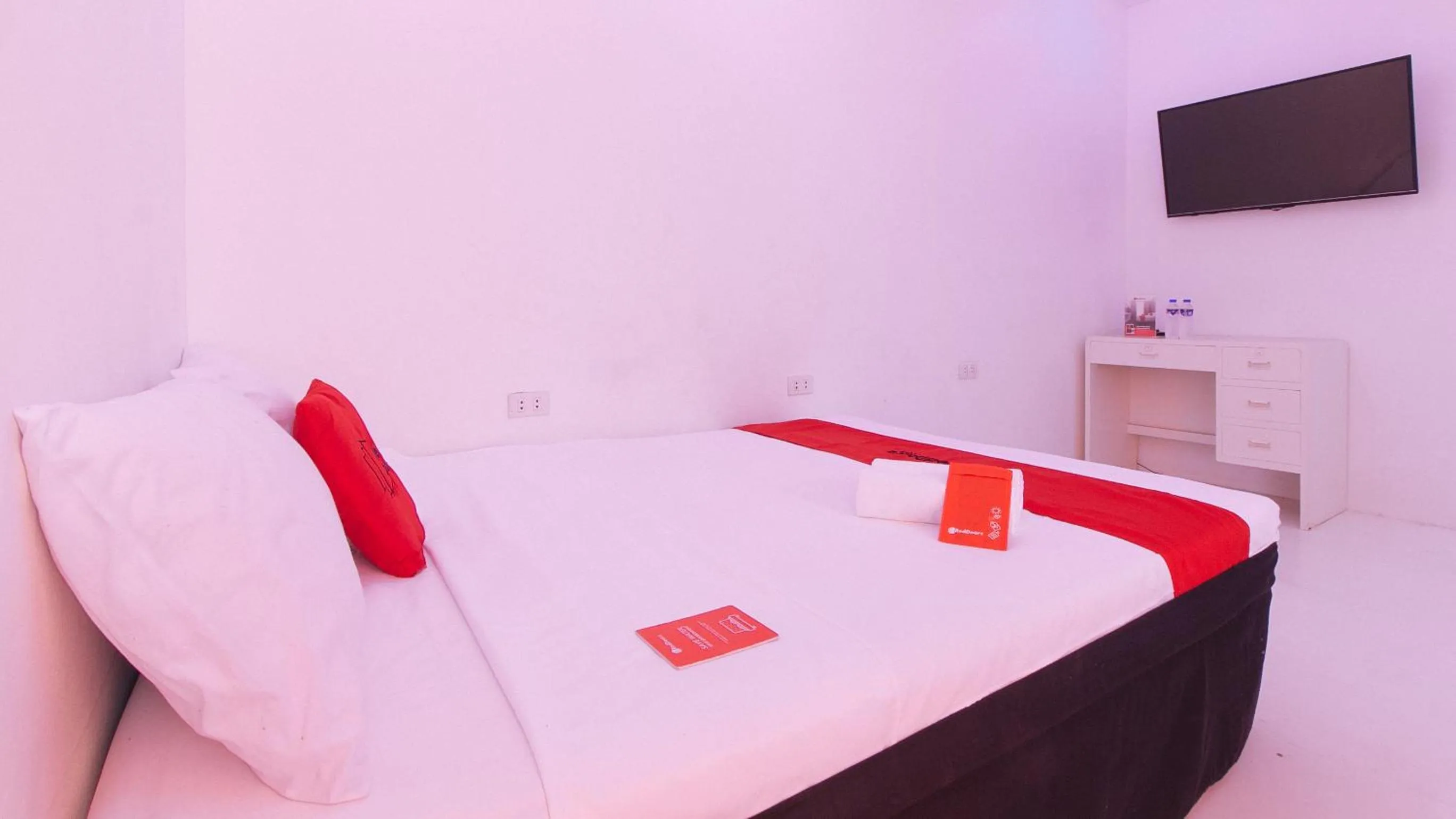 Bed in RedDoorz @ Jolly Orange Paranaque
