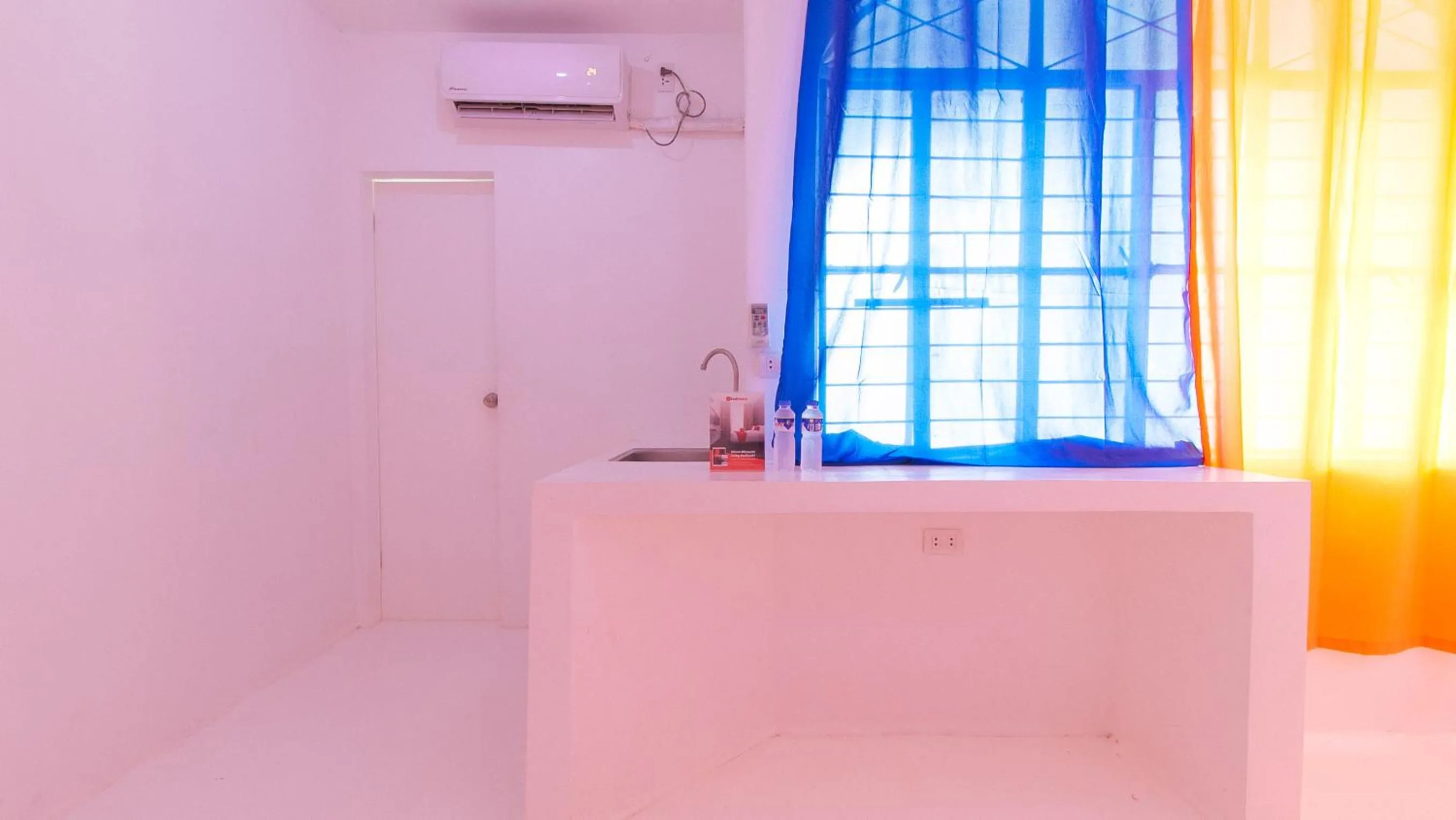 air conditioner in RedDoorz @ Jolly Orange Paranaque