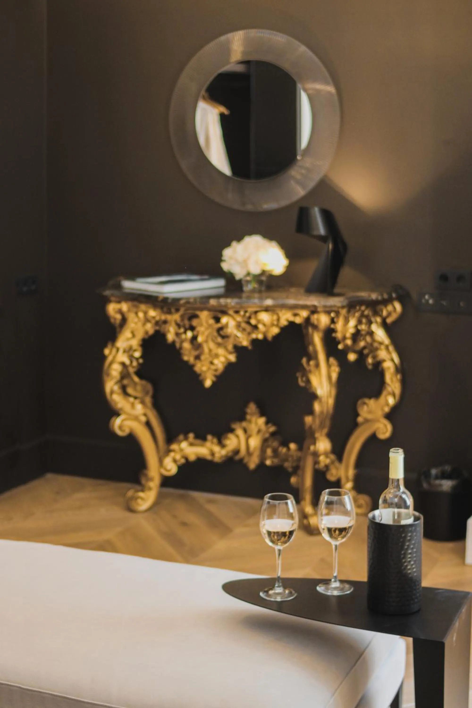 Decorative detail in Nikiou Suites Luxury Residence