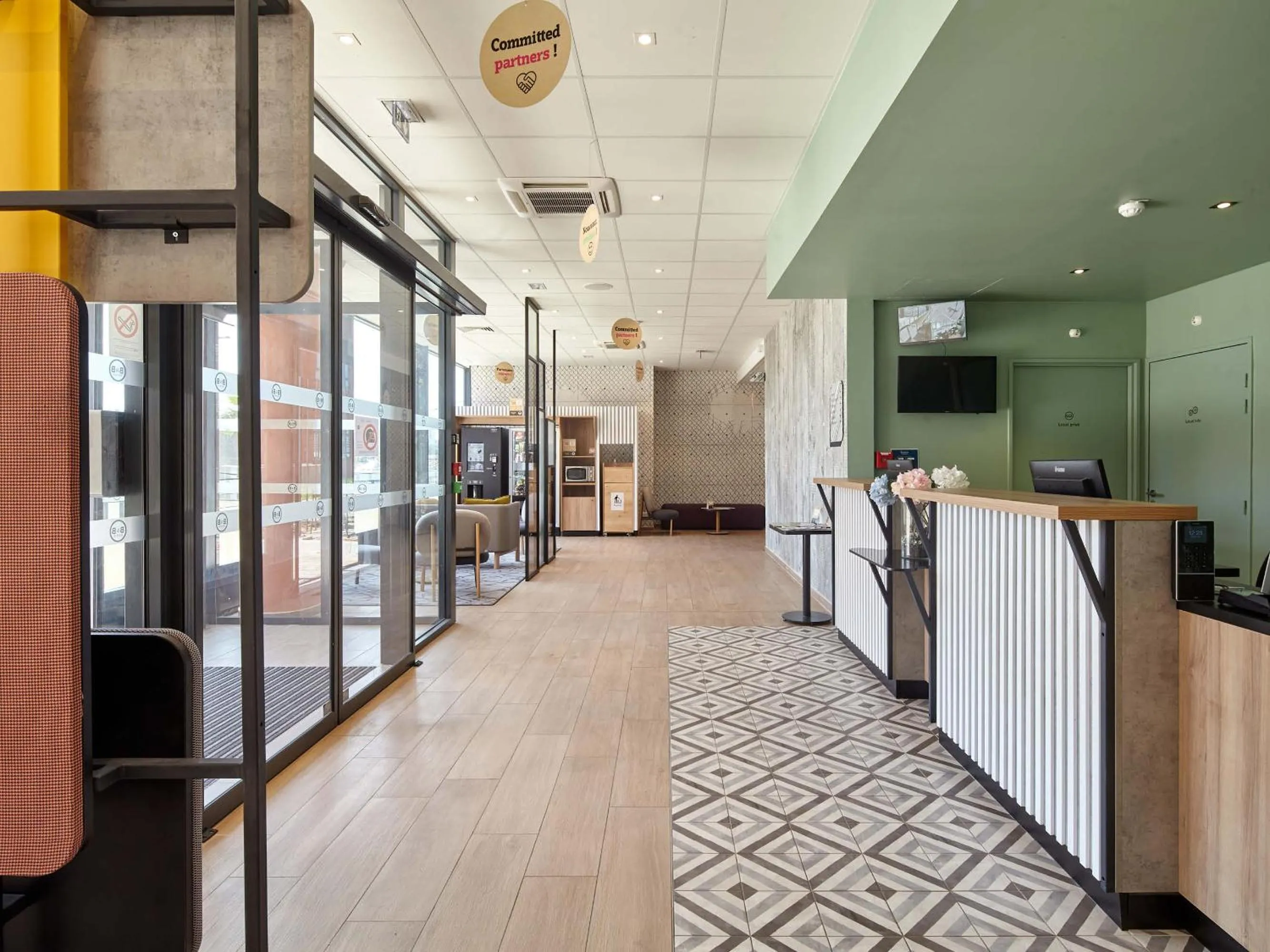 Lobby or reception in B&B HOTEL Argenteuil