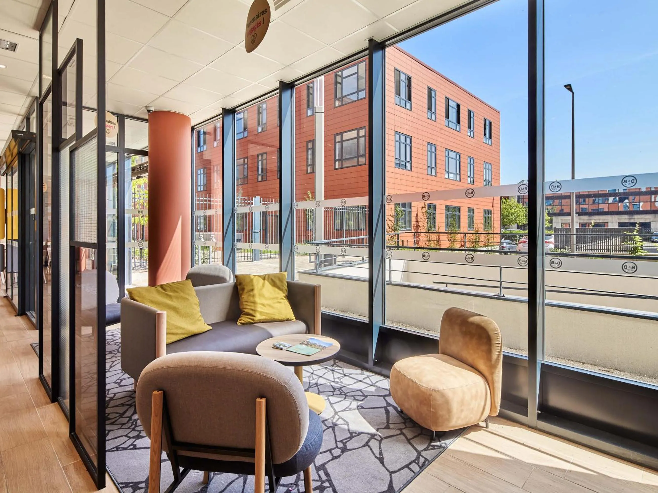 Lobby or reception in B&B HOTEL Argenteuil