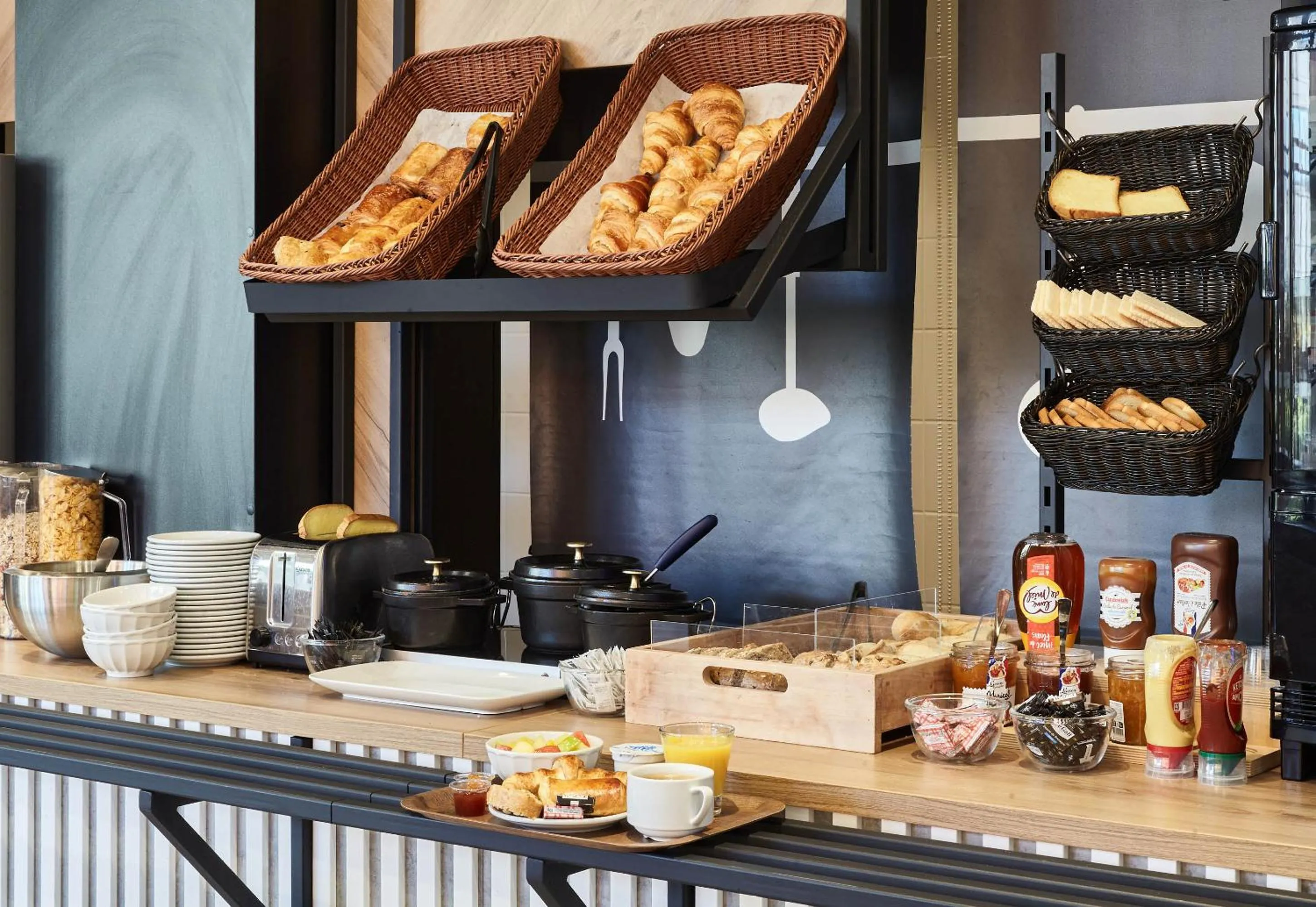 Buffet breakfast in B&B HOTEL Argenteuil