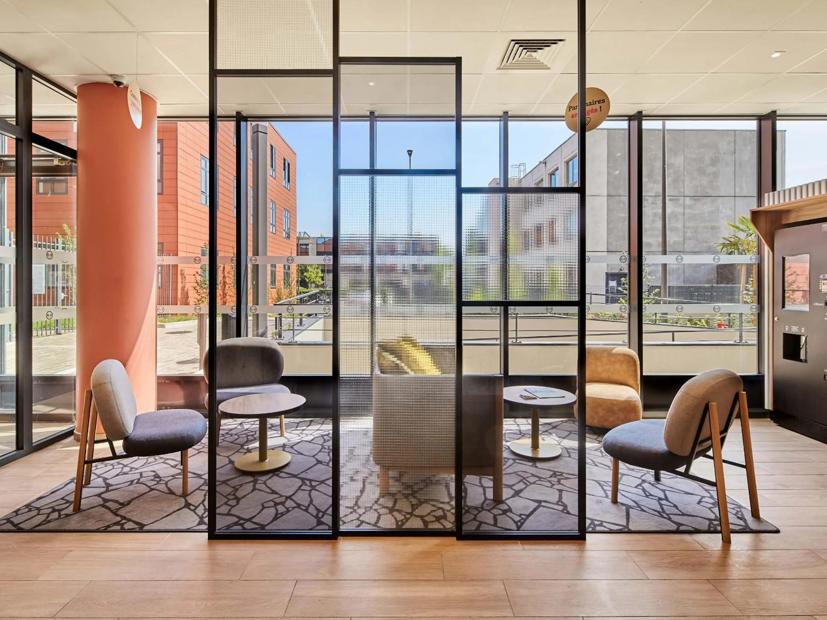 Living room in B&B HOTEL Argenteuil