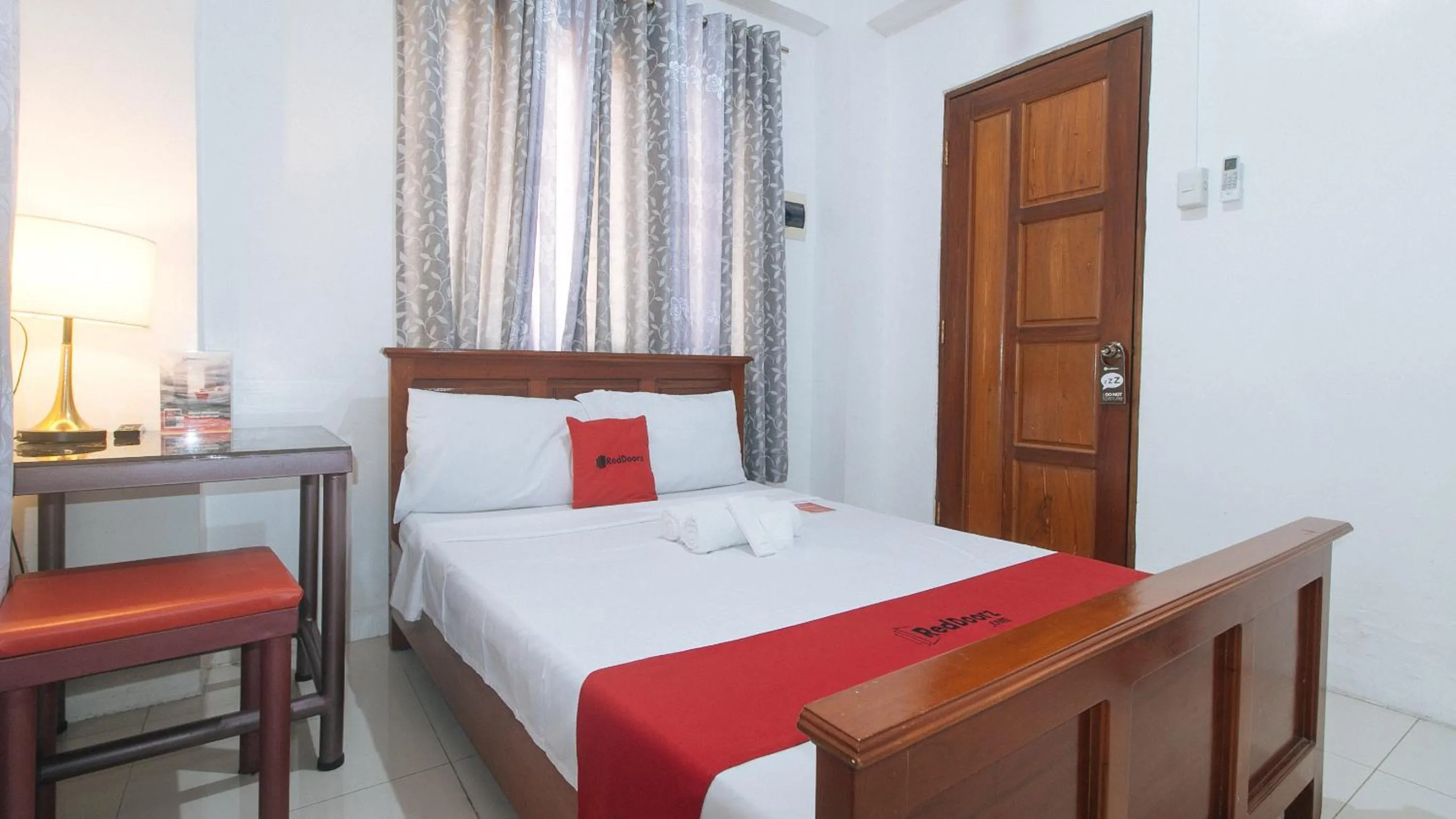 Bed in RedDoorz near LRT 2 Antipolo Station