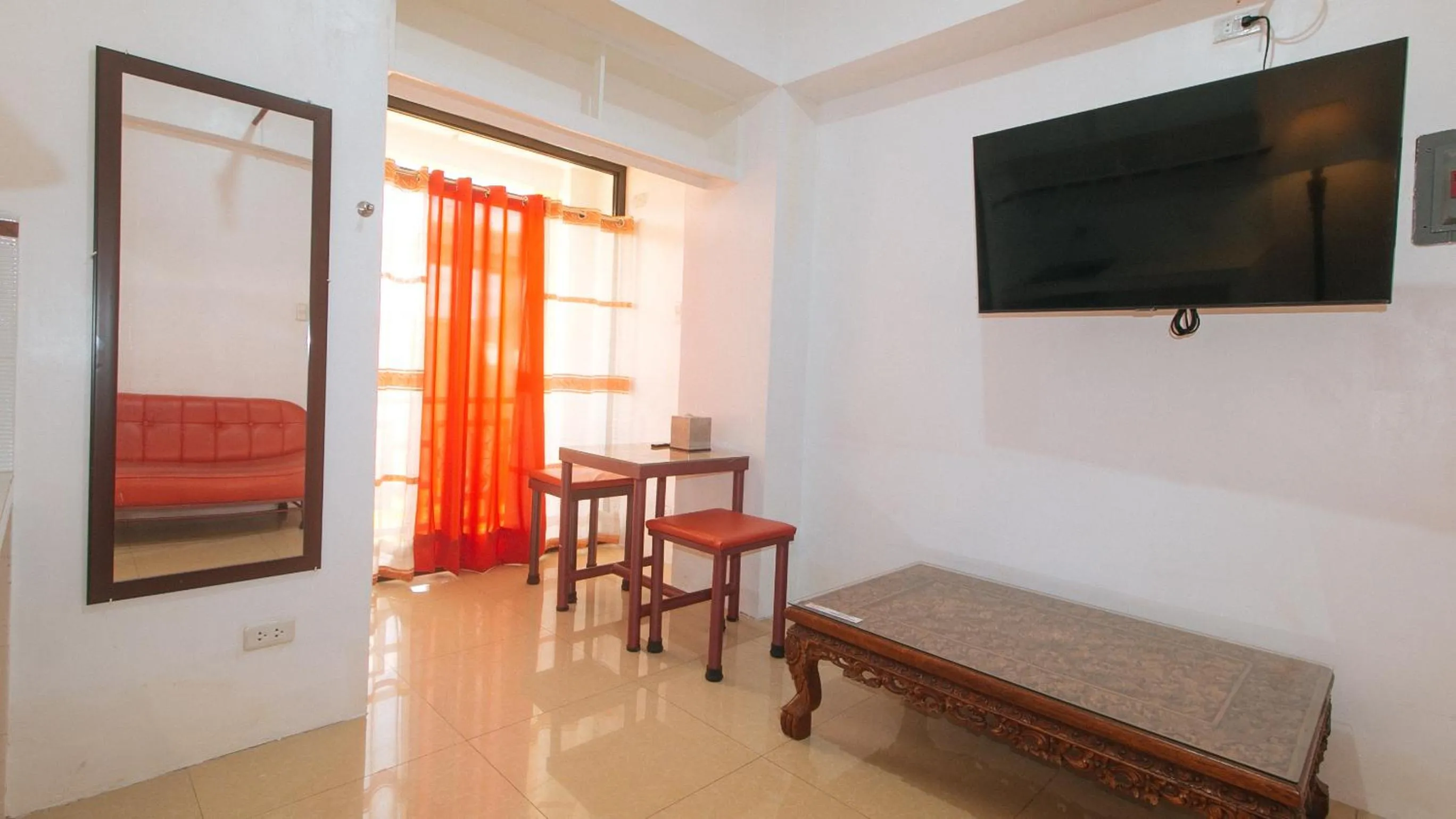 TV and multimedia, Bed in RedDoorz near LRT 2 Antipolo Station