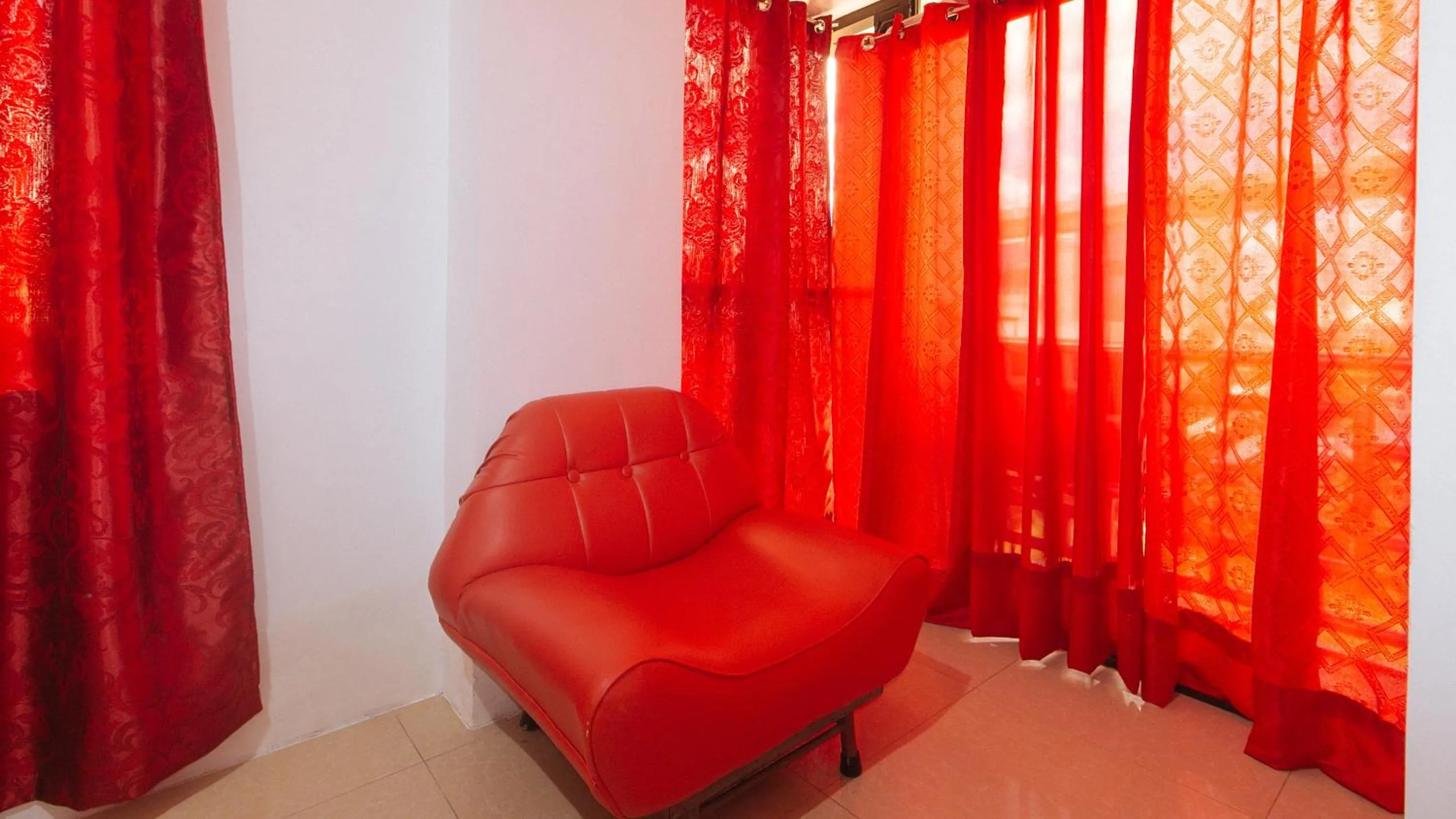 Seating area in RedDoorz near LRT 2 Antipolo Station