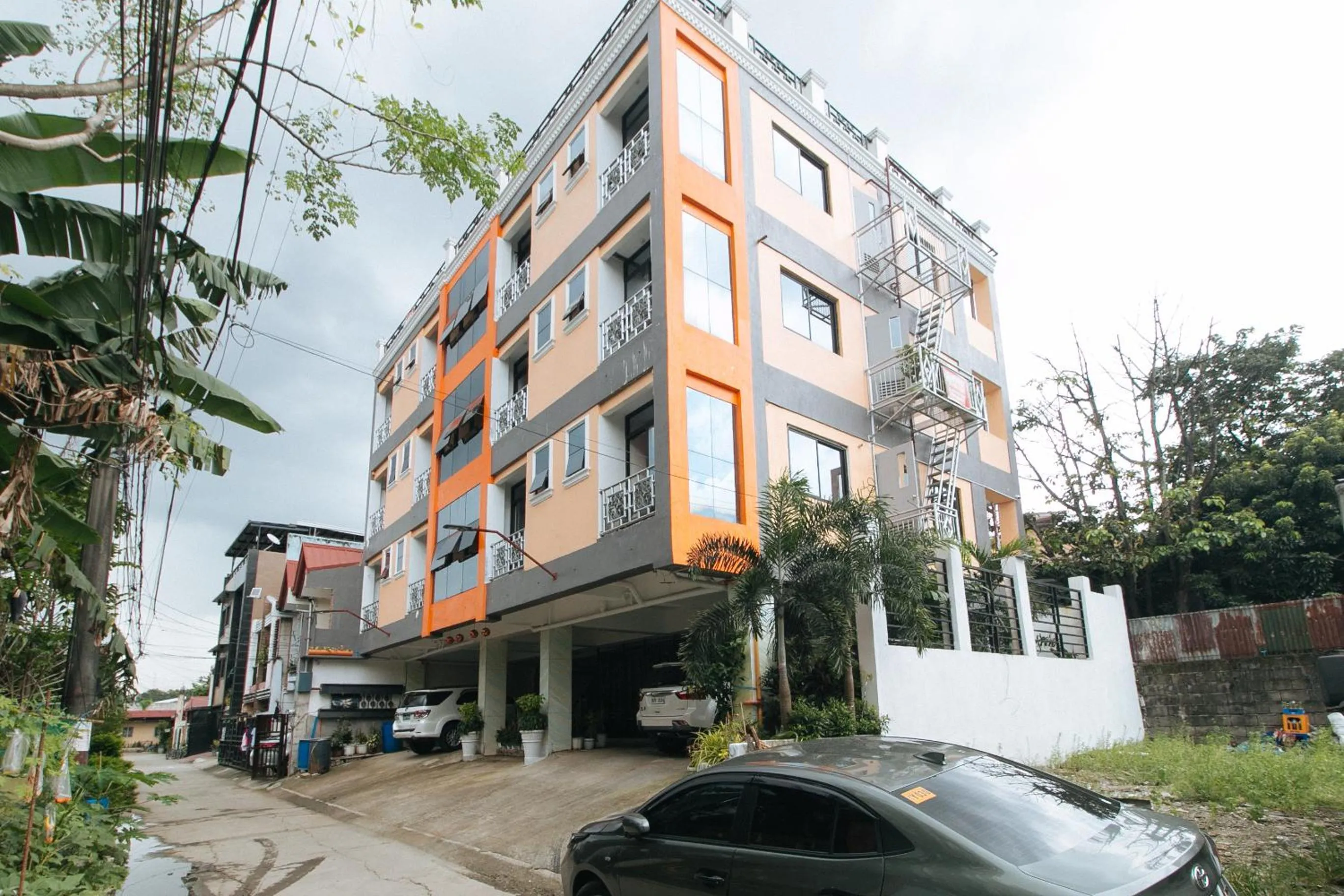 Property building in RedDoorz near LRT 2 Antipolo Station