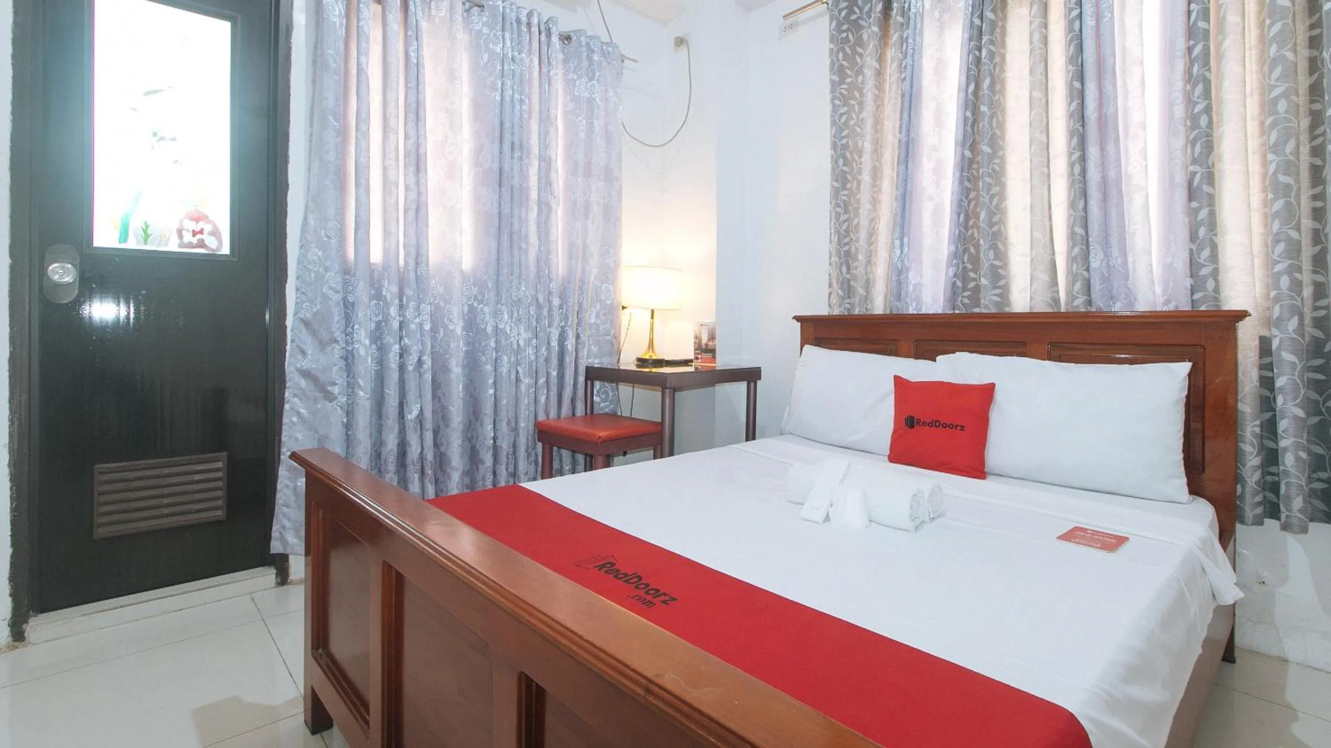 Bed in RedDoorz near LRT 2 Antipolo Station