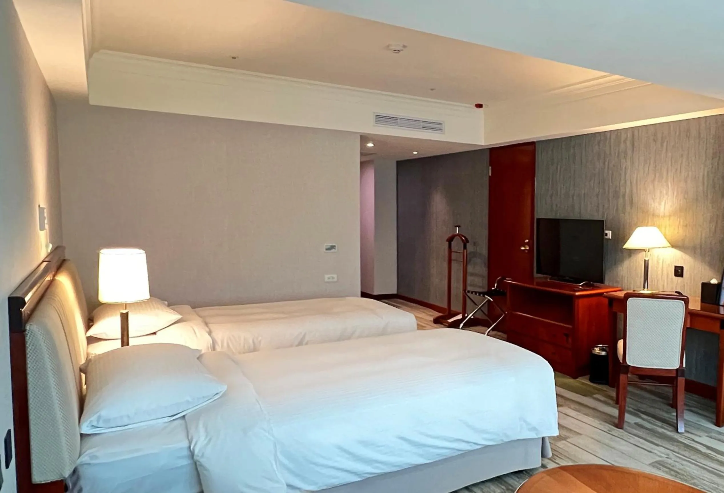 Photo of the whole room, Bed in Evergreen Laurel Hotel - Taichung
