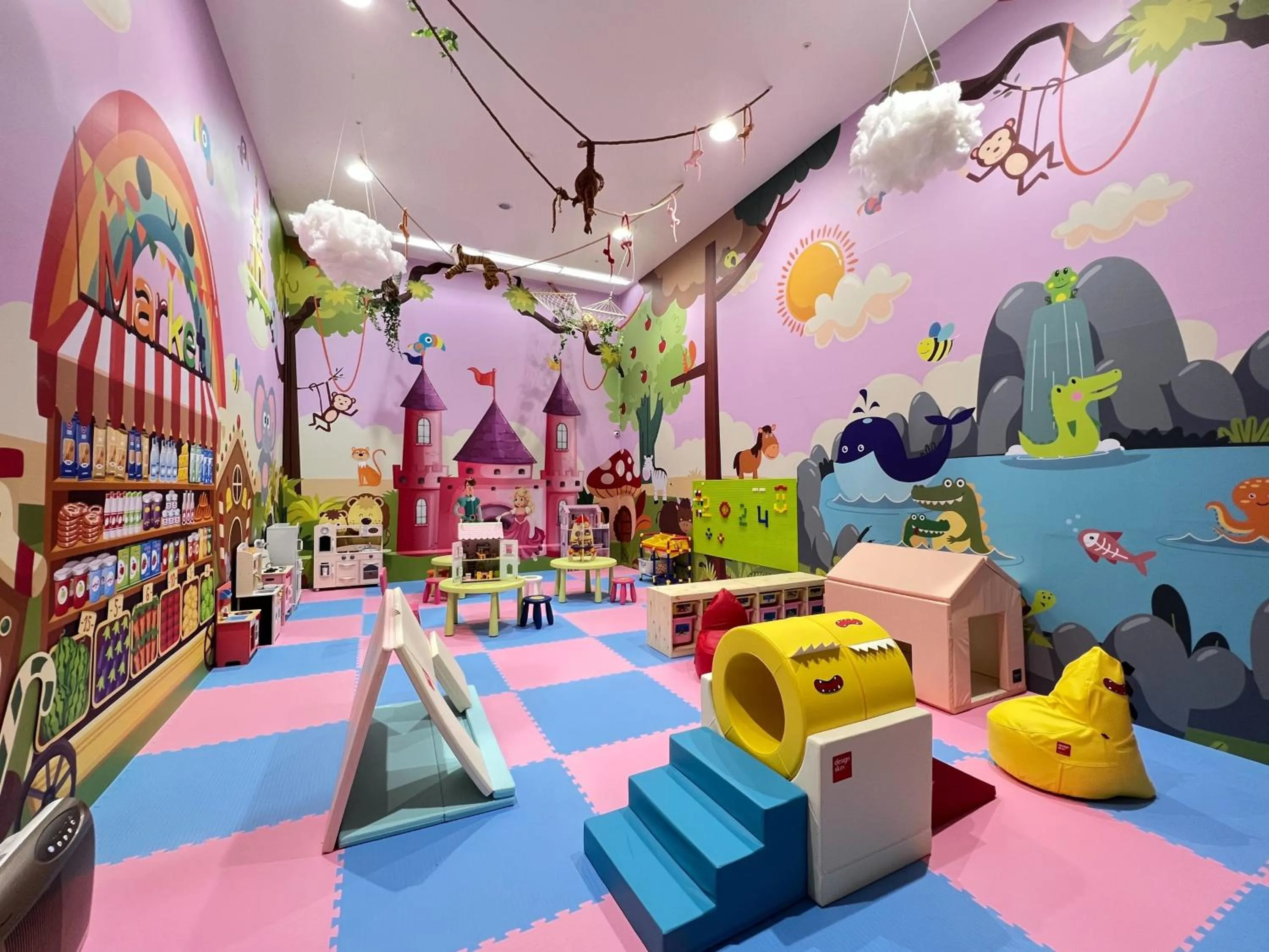 Children play ground in Evergreen Laurel Hotel - Taichung