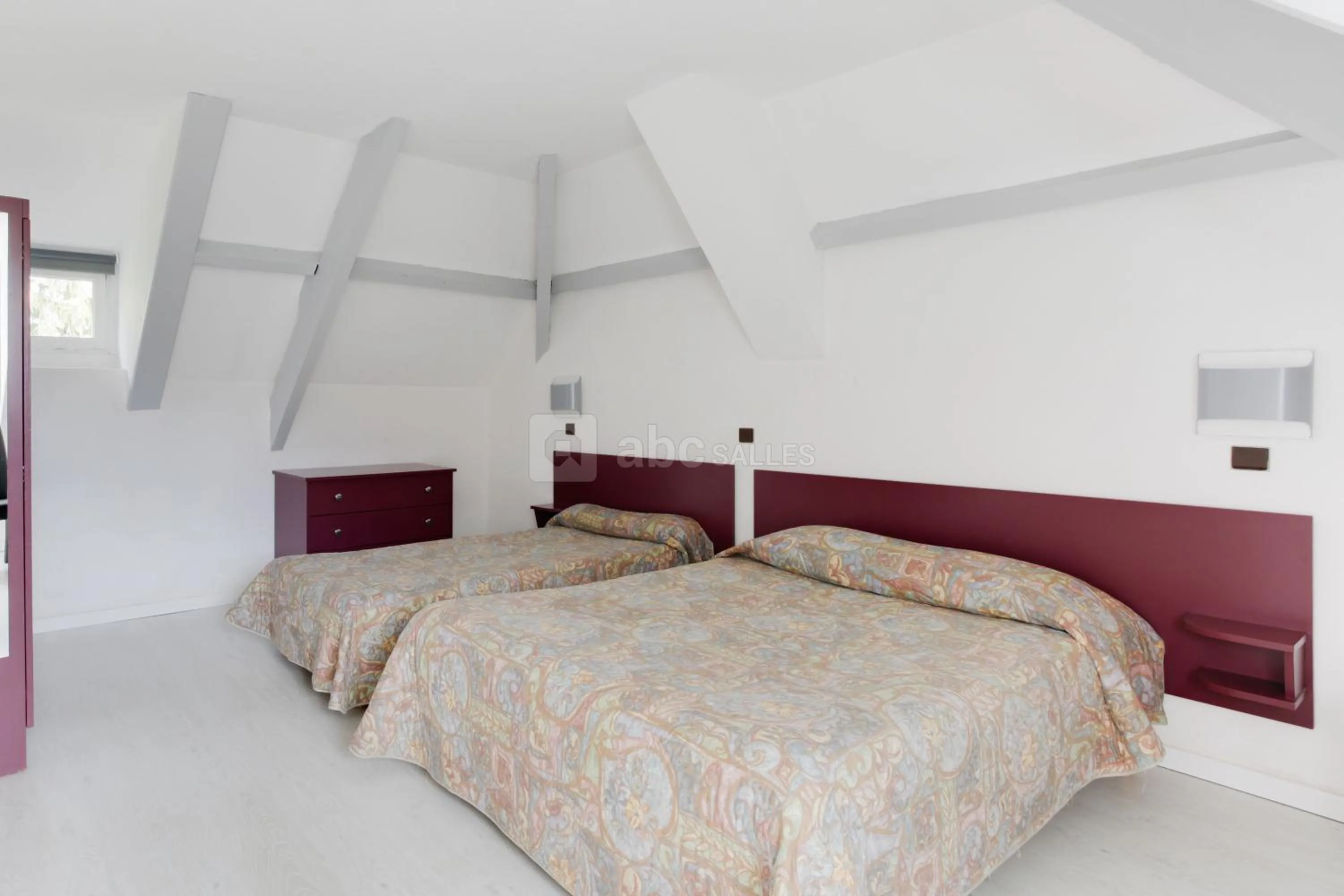 Decorative detail in Les Gentianes