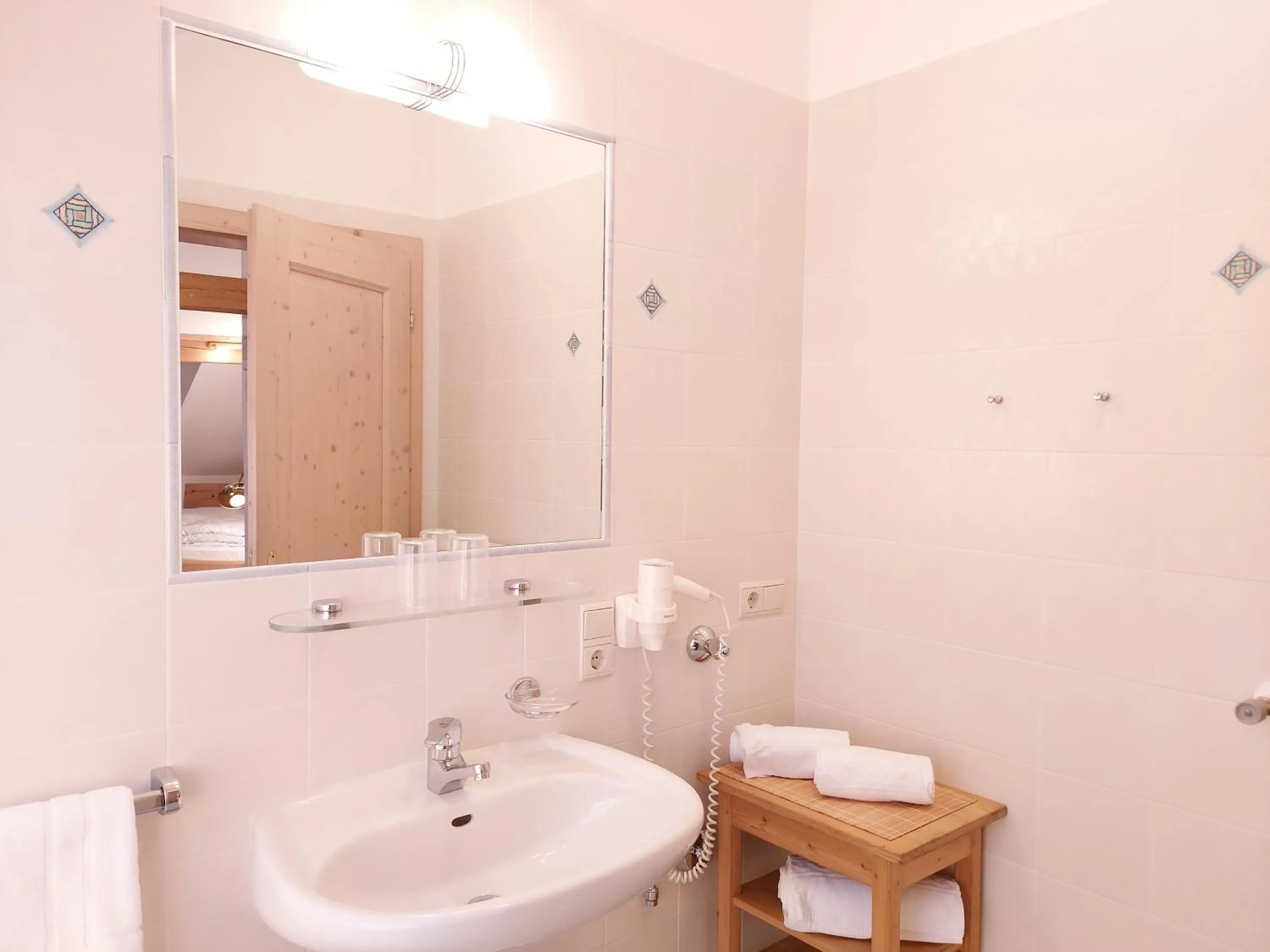 Bathroom in Residence Zum Theater