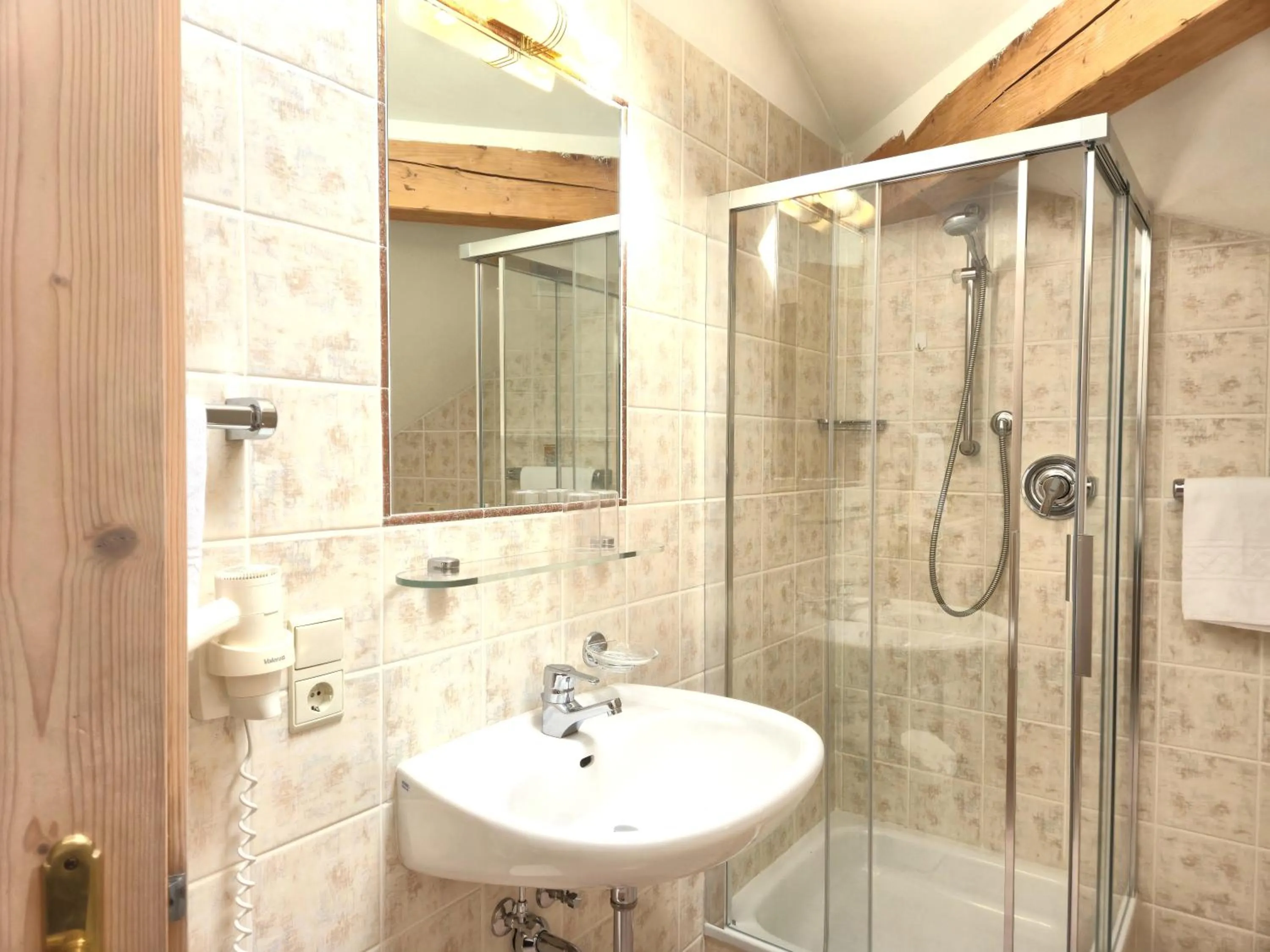 Shower in Residence Zum Theater