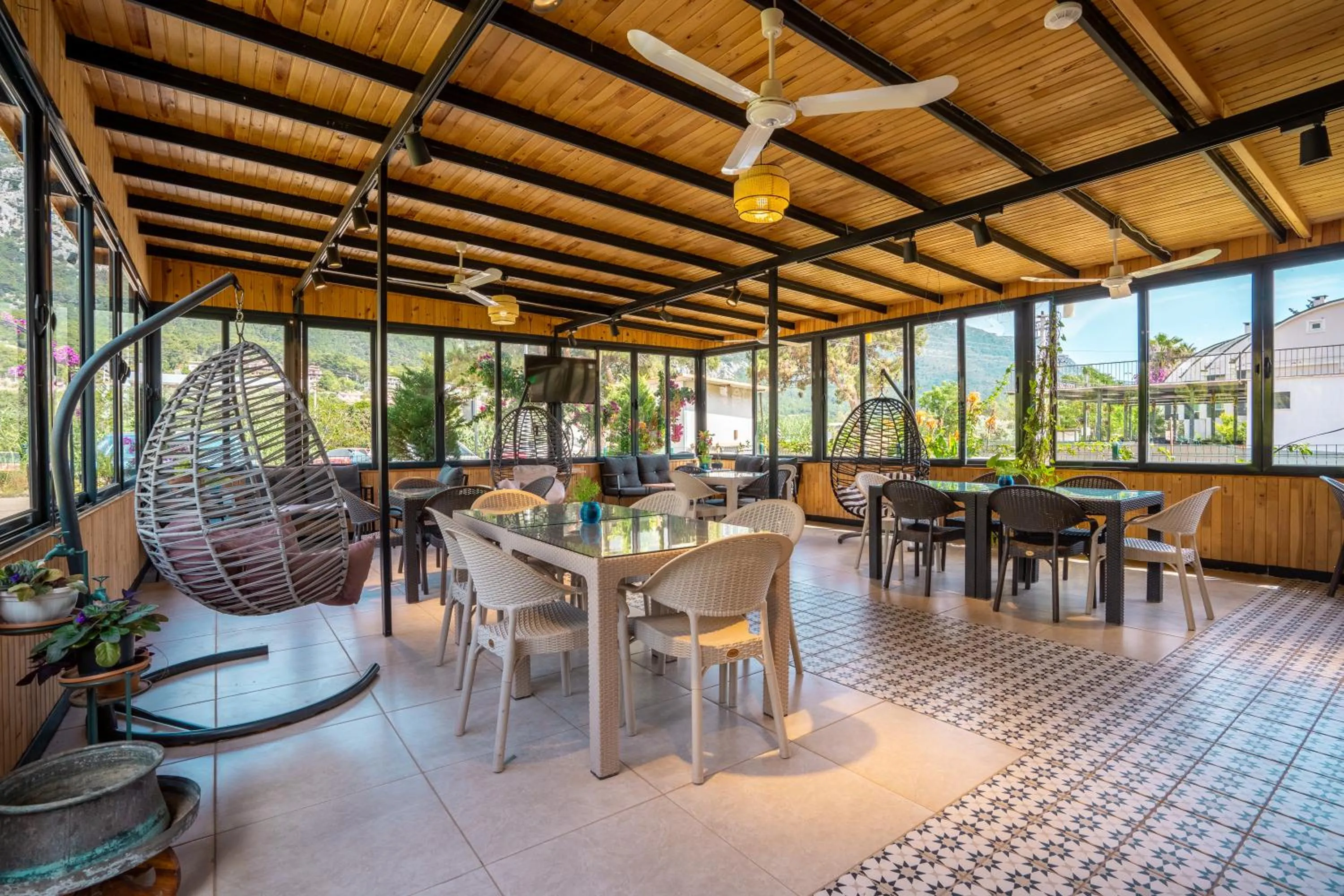 Restaurant/places to eat in Karaöz Sapphire Bungalows