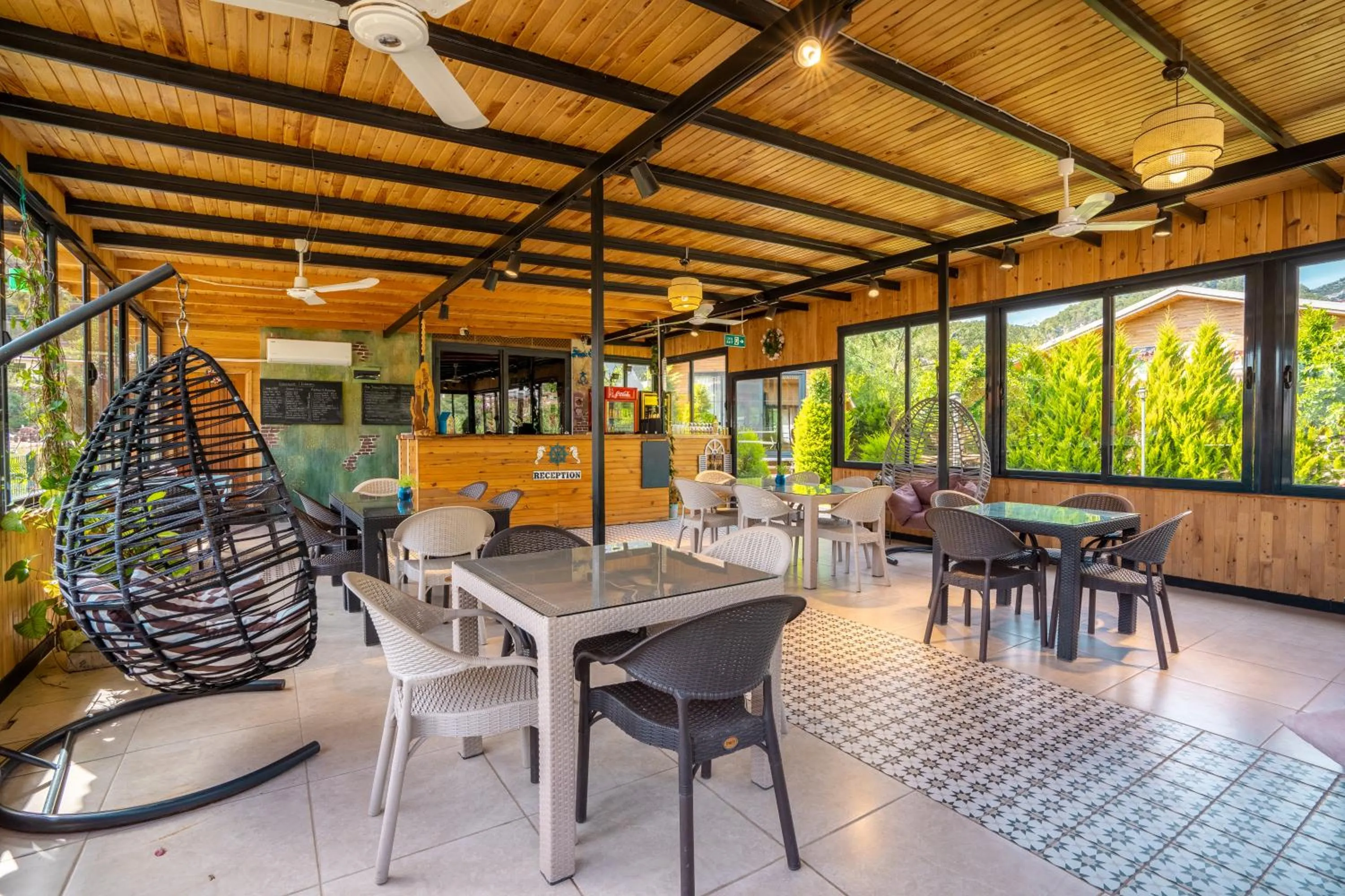 Restaurant/places to eat in Karaöz Sapphire Bungalows