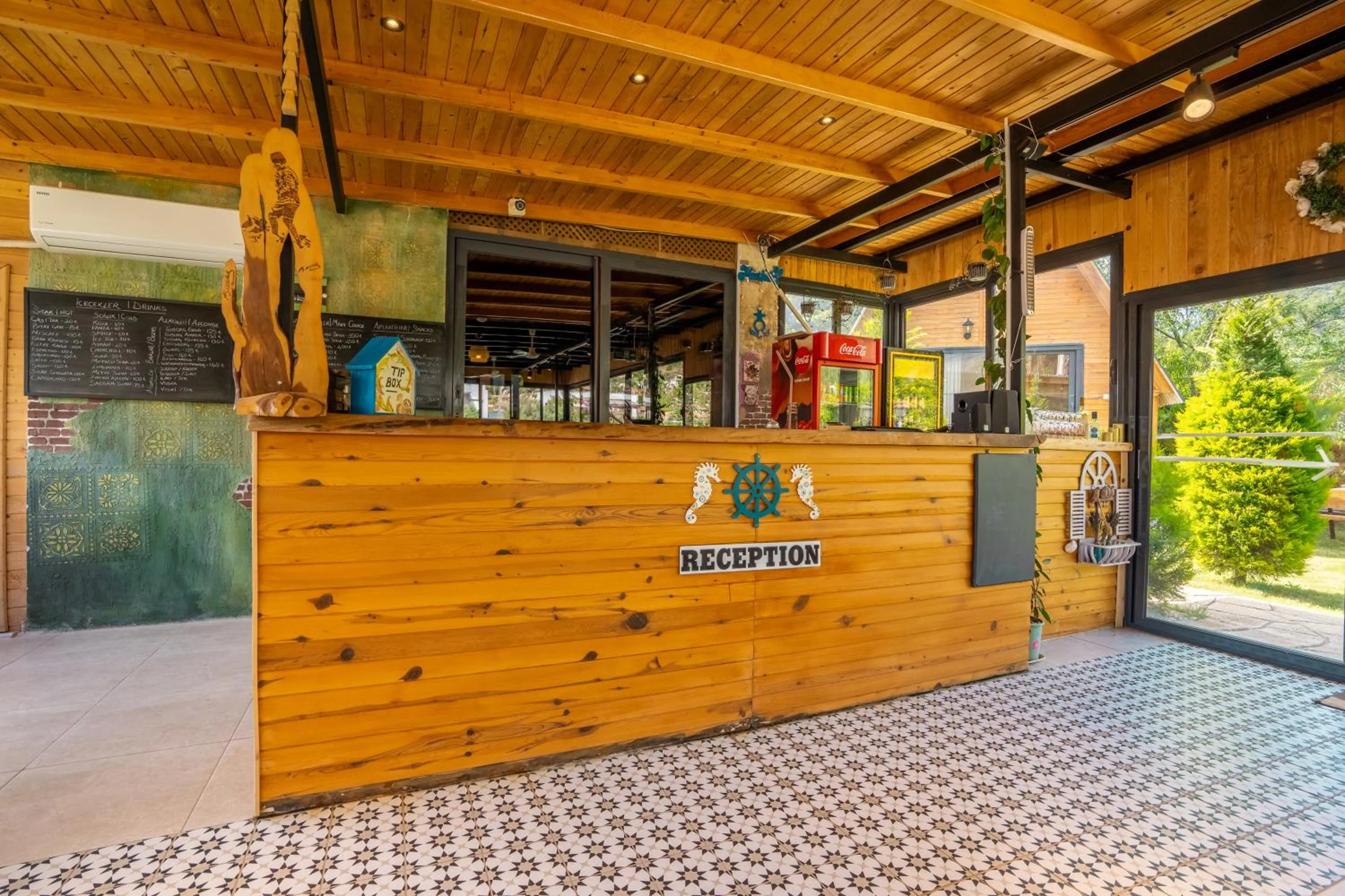 Lounge or bar in Karaöz Sapphire Bungalows