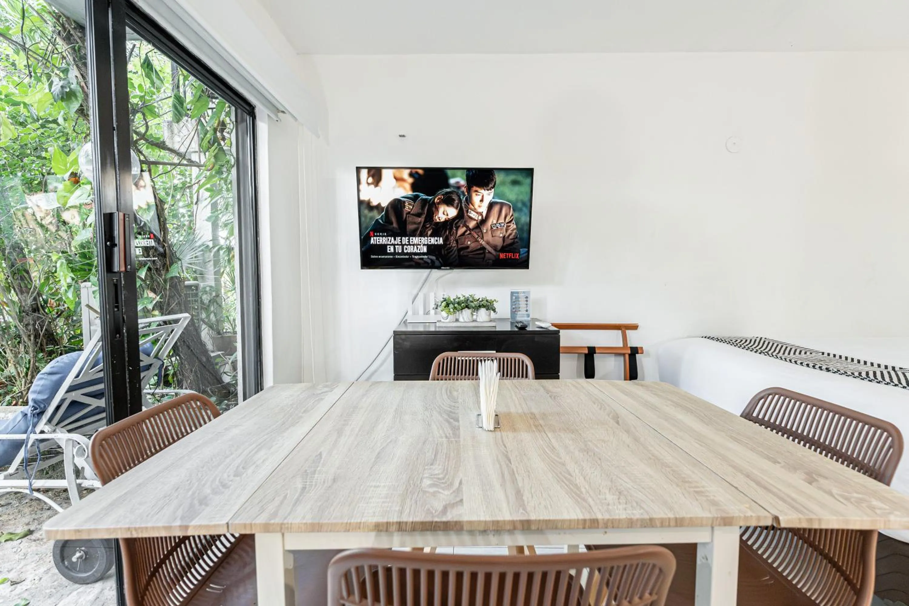 Dining area in Sole & Mare by Andiani Travel