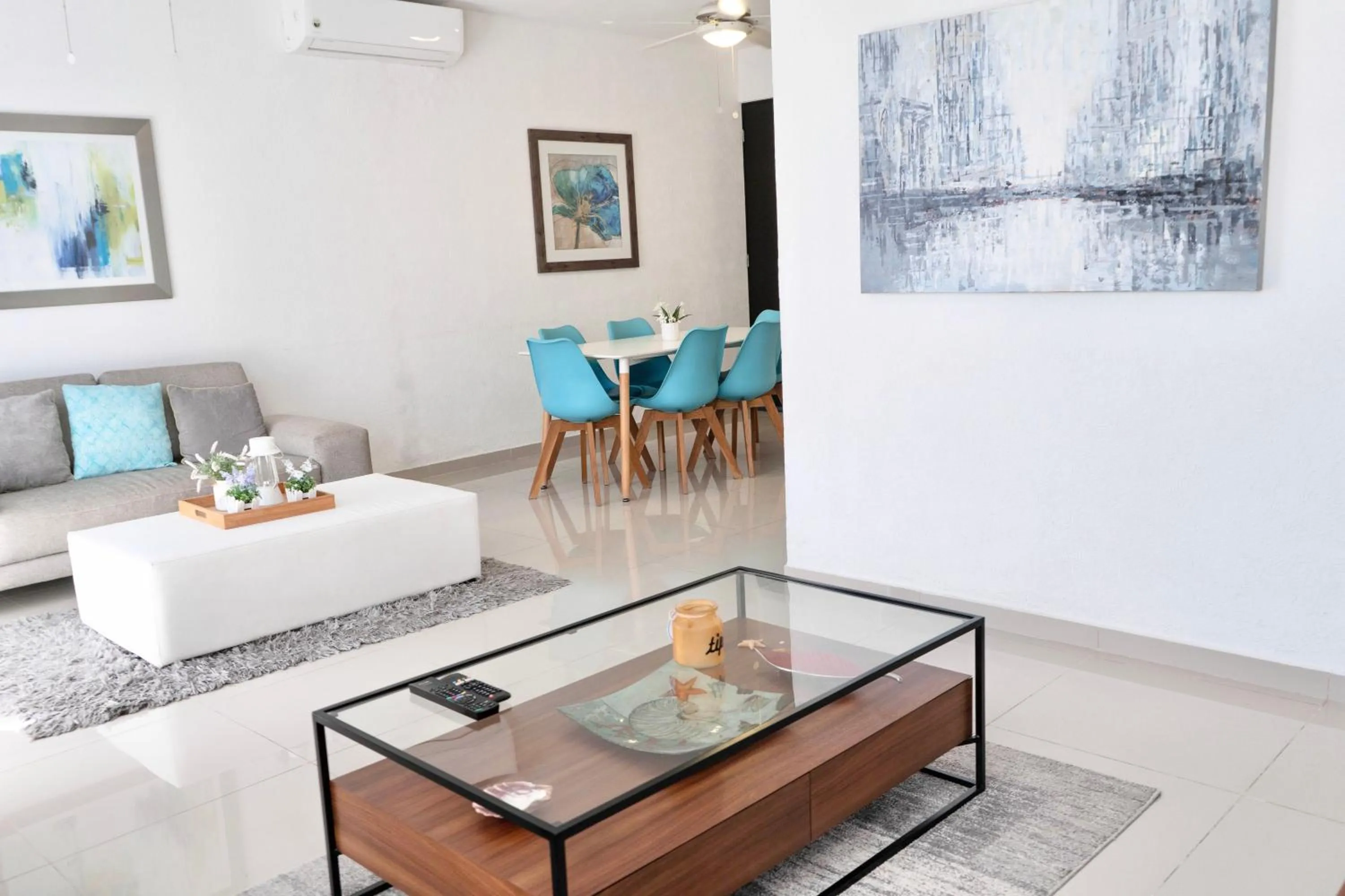 Living room in Yikal Suites by Andiani Travel