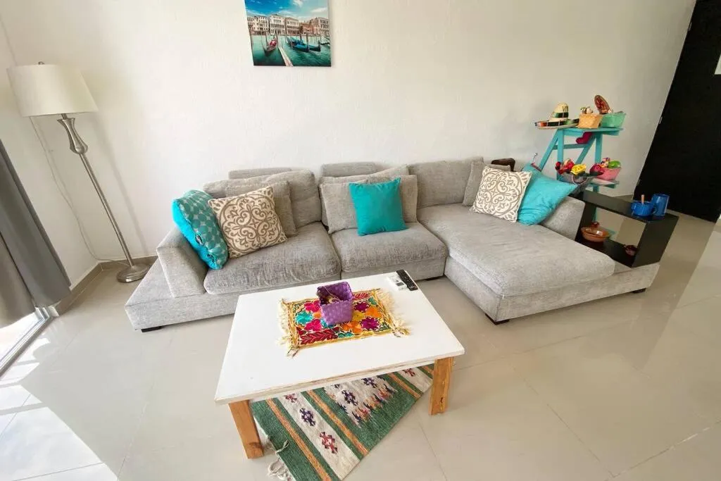 Living room in Yikal Suites by Andiani Travel