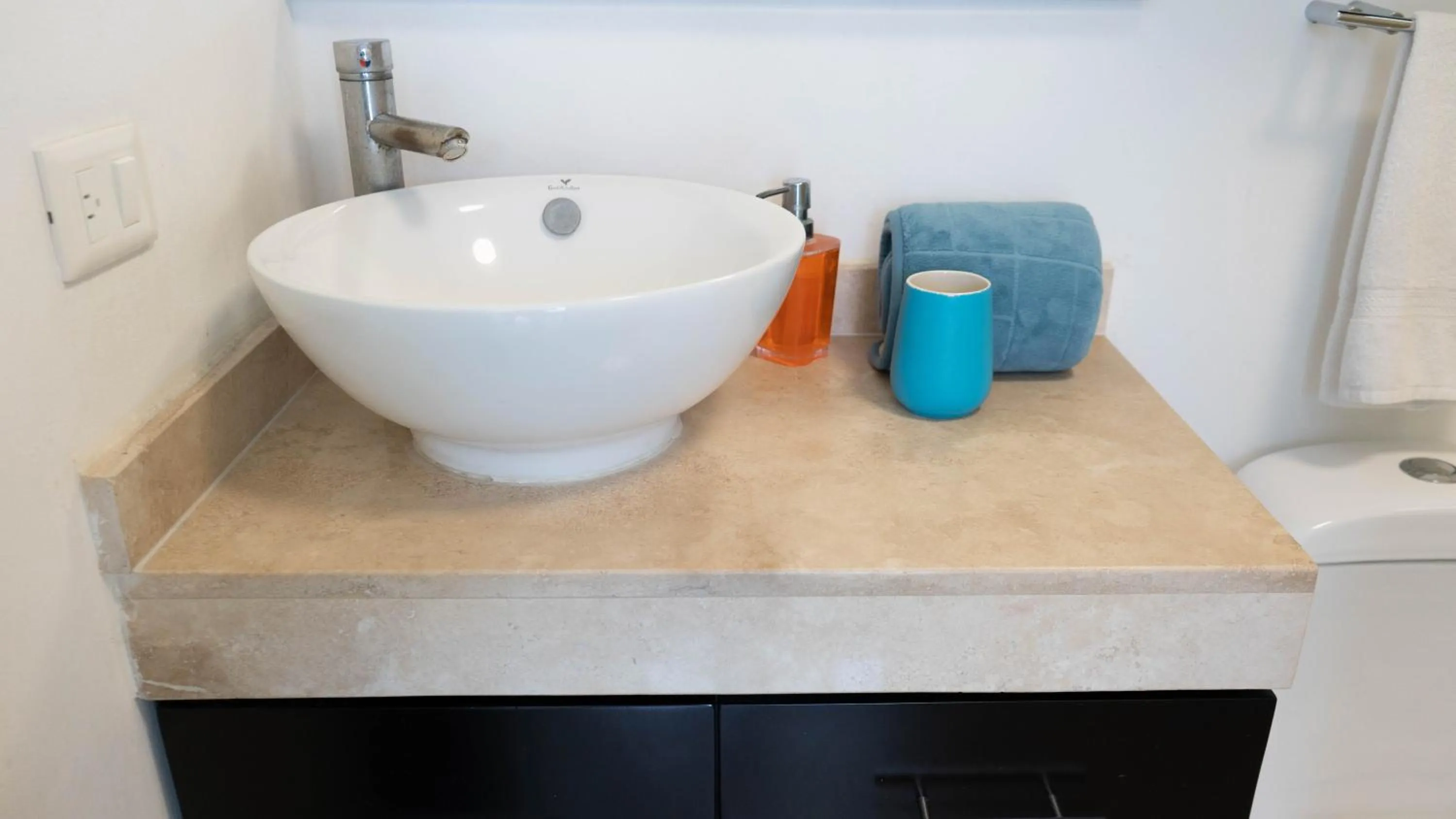 Bathroom in Yikal Suites by Andiani Travel