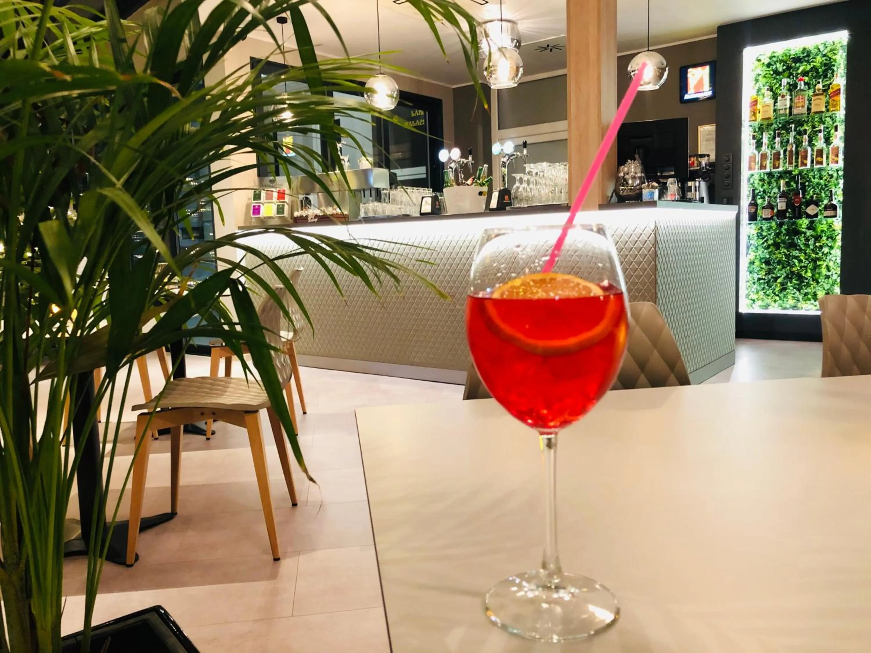 Lounge or bar in Hét Vezér Apartmanhotel