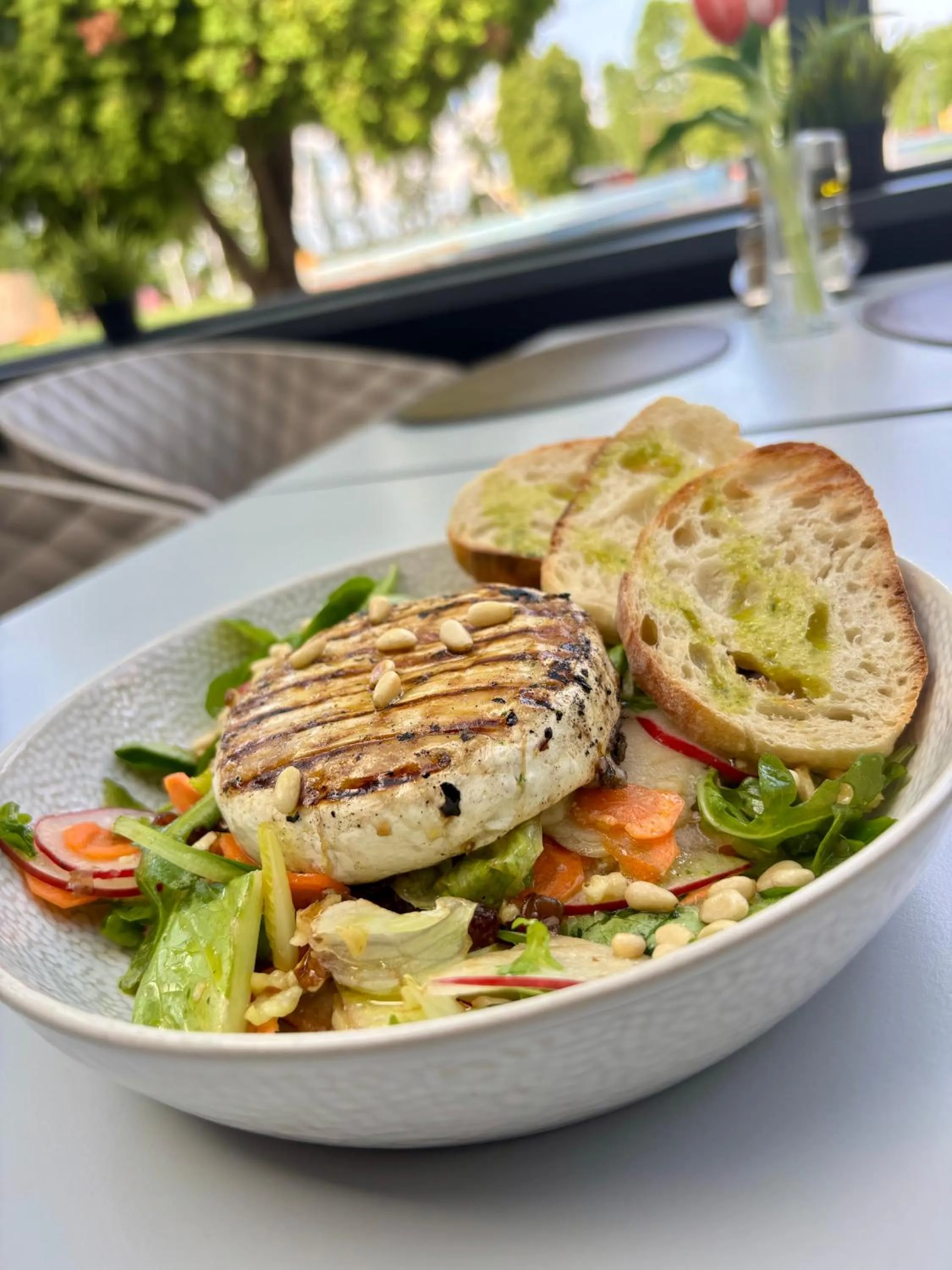 Restaurant/places to eat in Hét Vezér Apartmanhotel