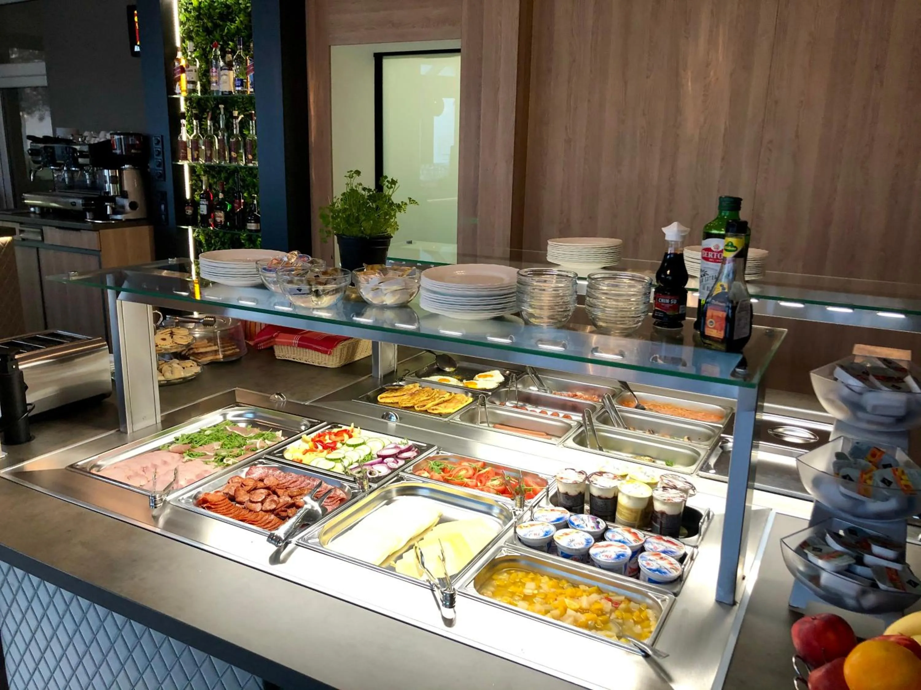 Buffet breakfast in Hét Vezér Apartmanhotel