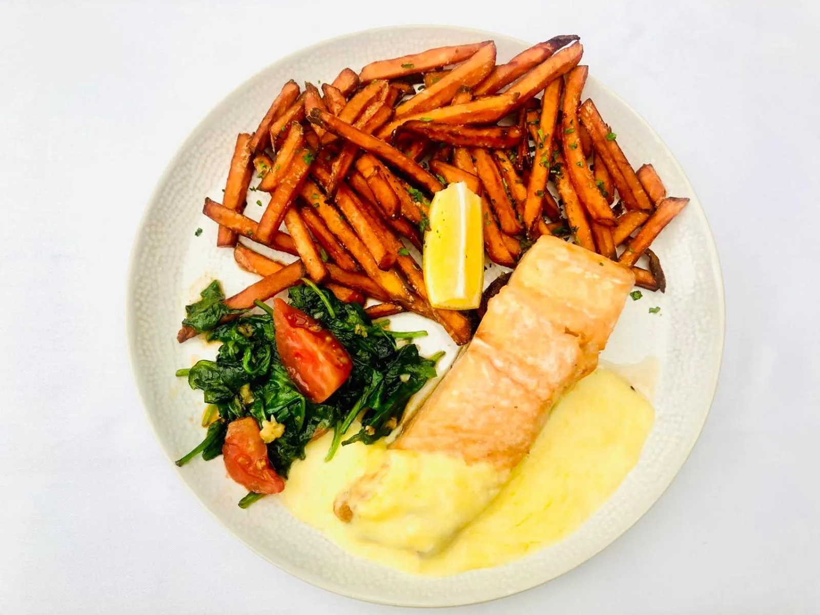 Restaurant/places to eat in Hét Vezér Apartmanhotel