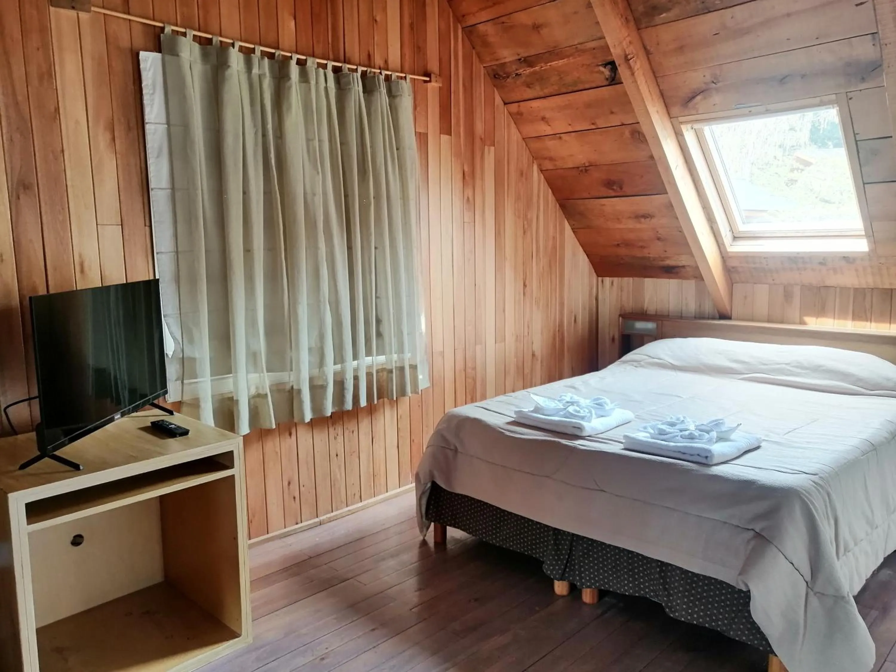 Communal lounge/ TV room, Bed in Wesley House Hosteria Boutique