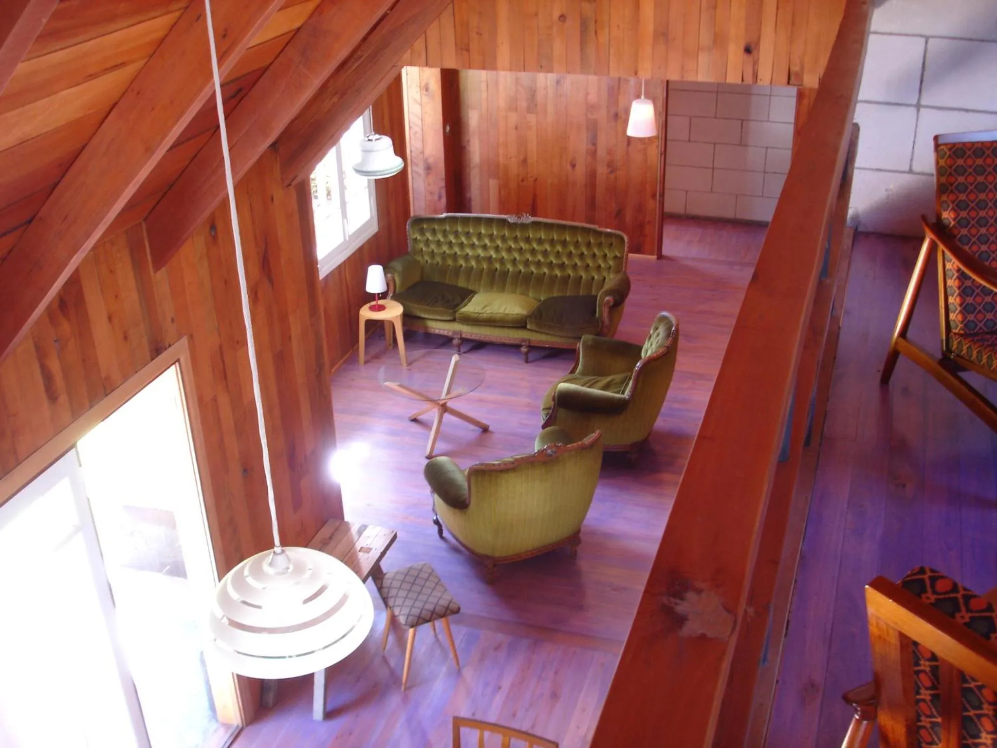 Communal lounge/ TV room in Wesley House Hosteria Boutique