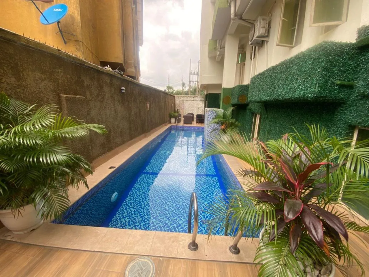 Swimming pool in Presken Hotel Alade, Ikeja