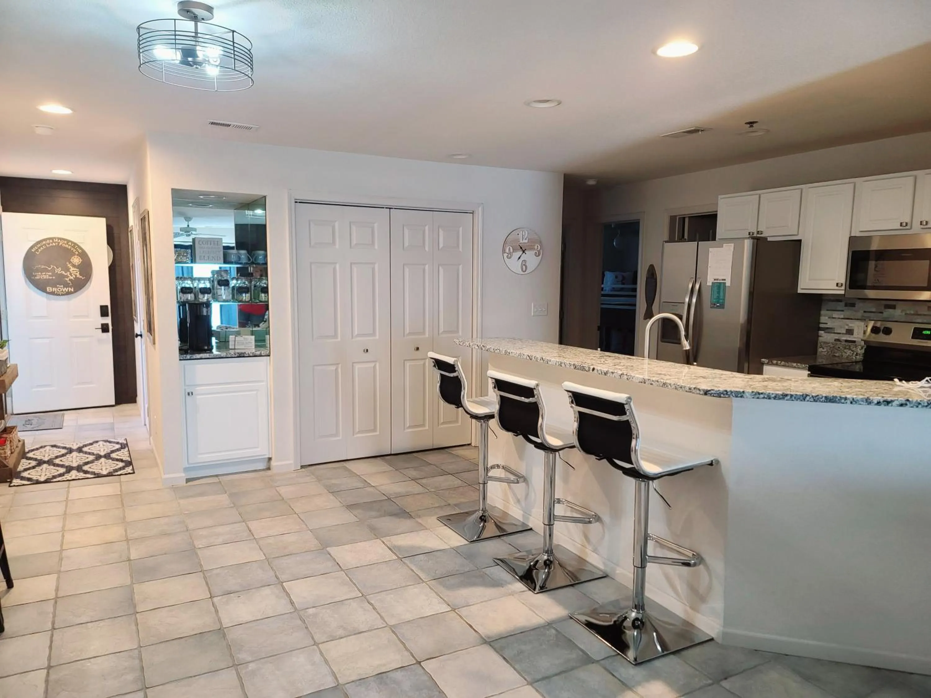 kitchen in Family Fun Lakefront Condo at Parkview Bay
