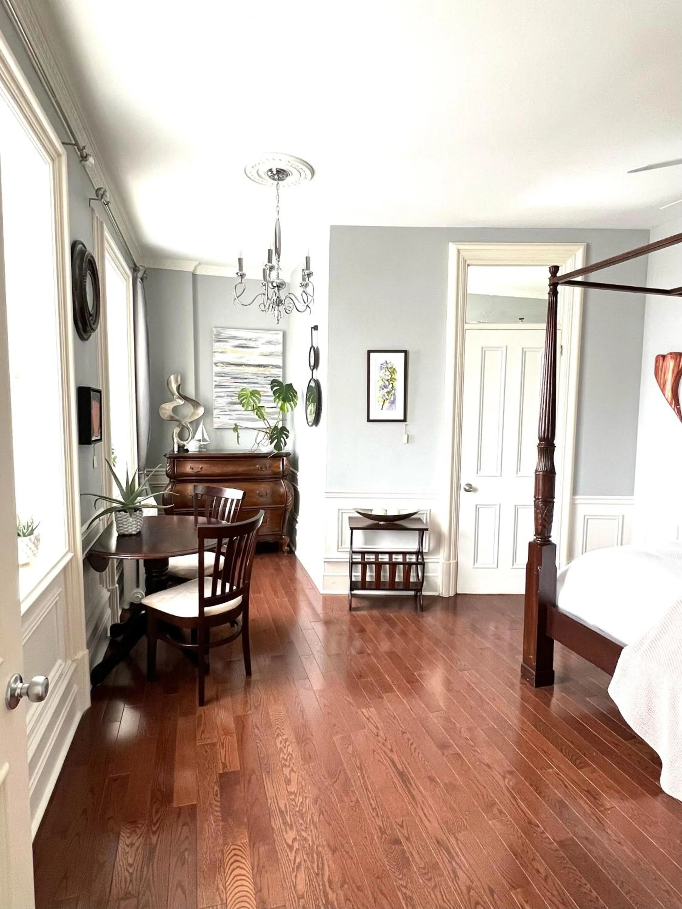 Photo of the whole room in La Demeure du Capitaine