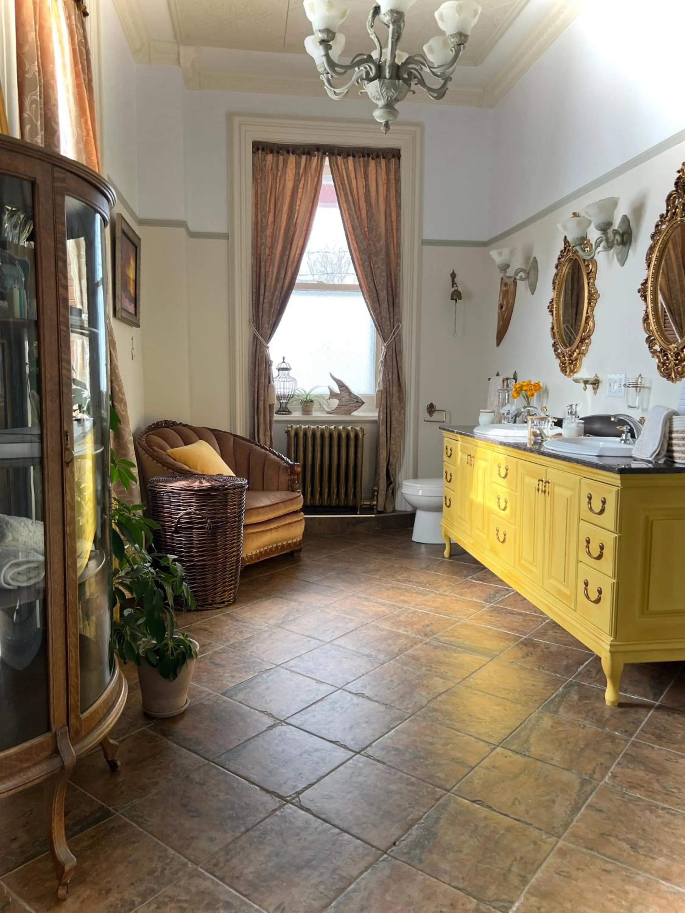 Bathroom, Bed in La Demeure du Capitaine