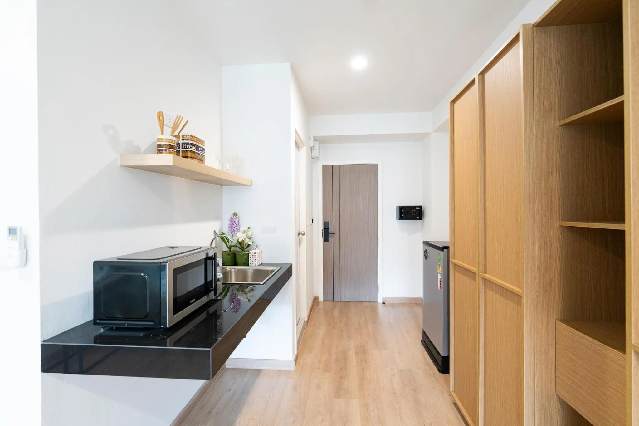 minibar in L.A. Tower Hotel