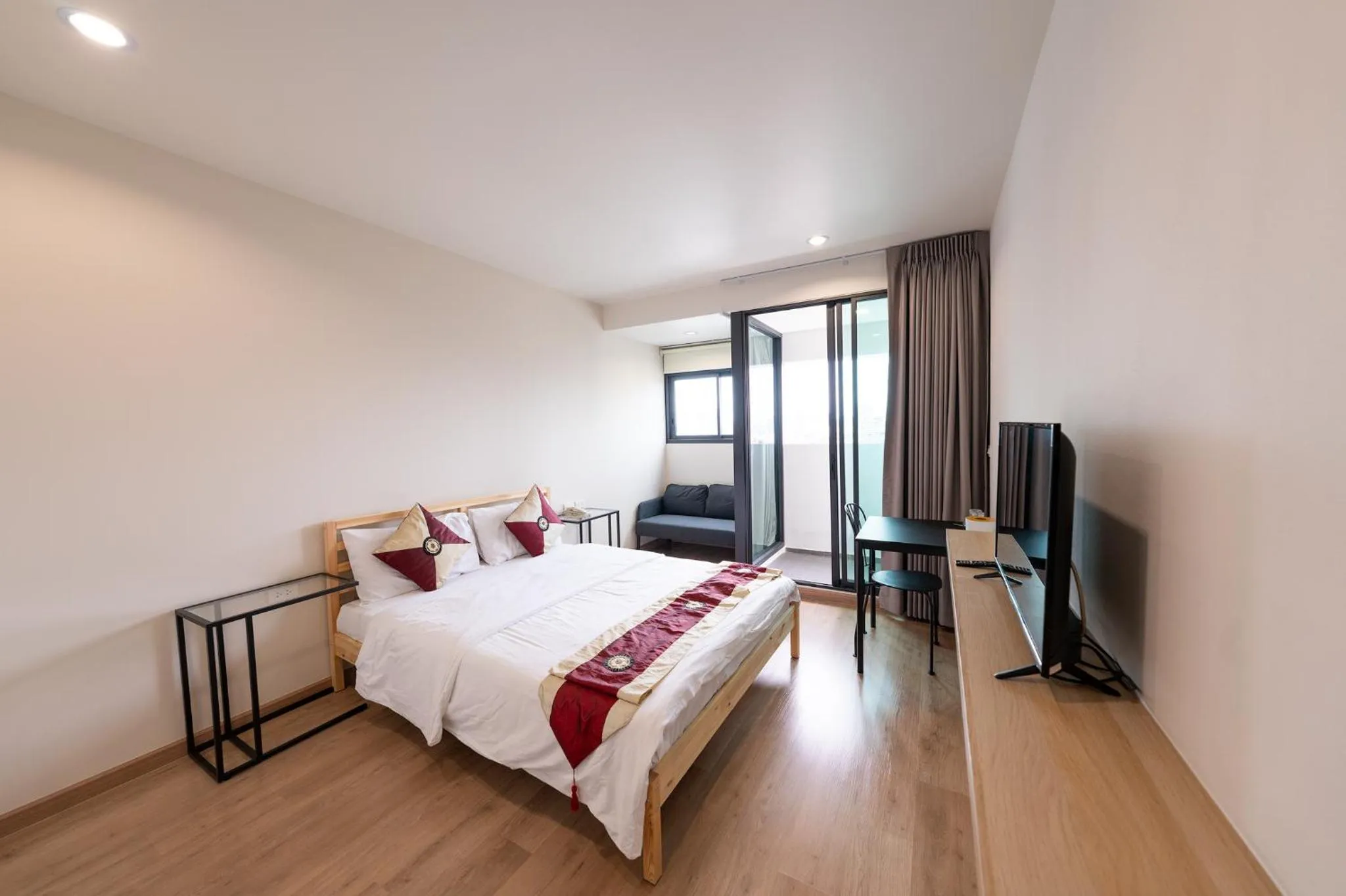 Bedroom, Bed in L.A. Tower Hotel