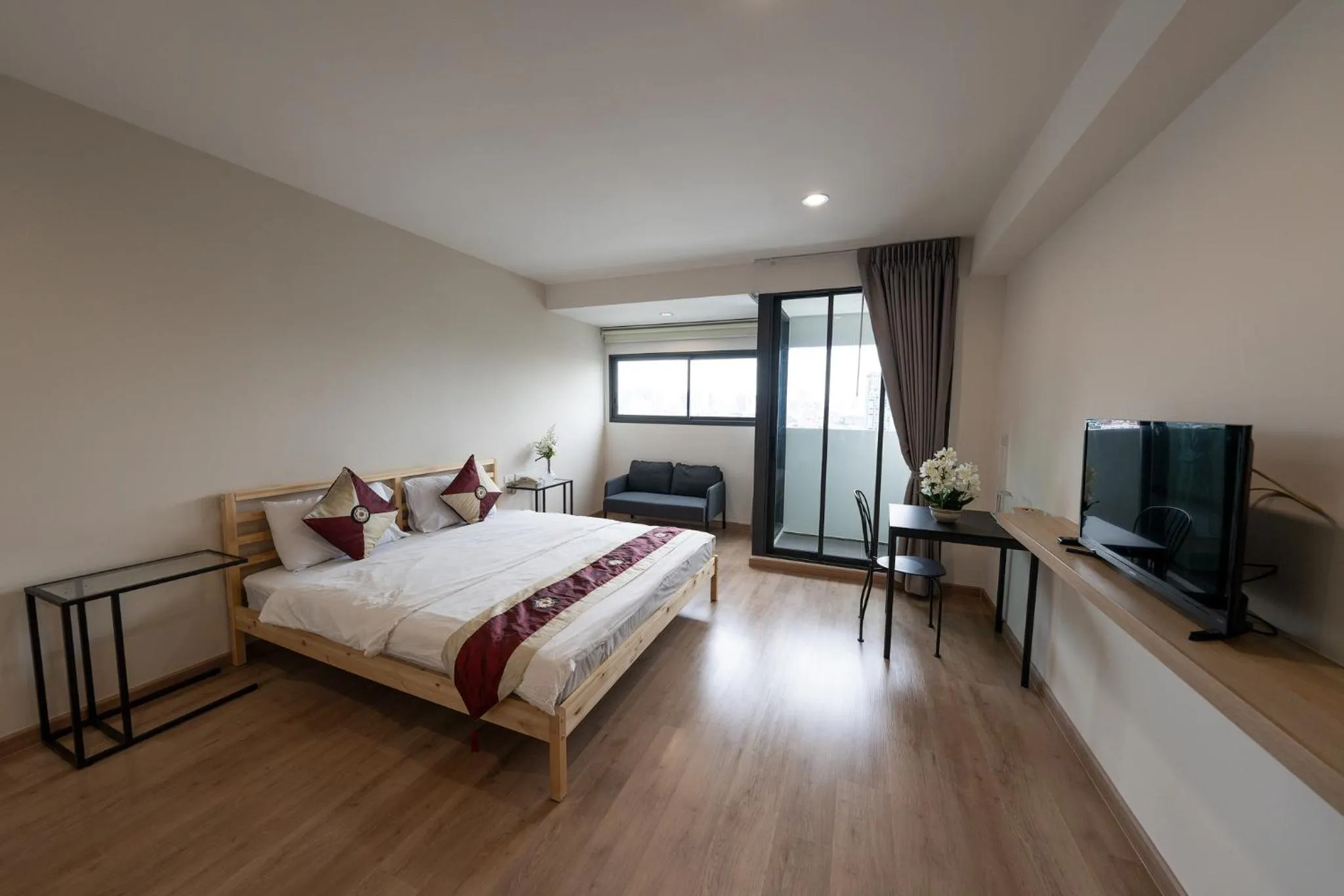 Photo of the whole room, Bed in L.A. Tower Hotel