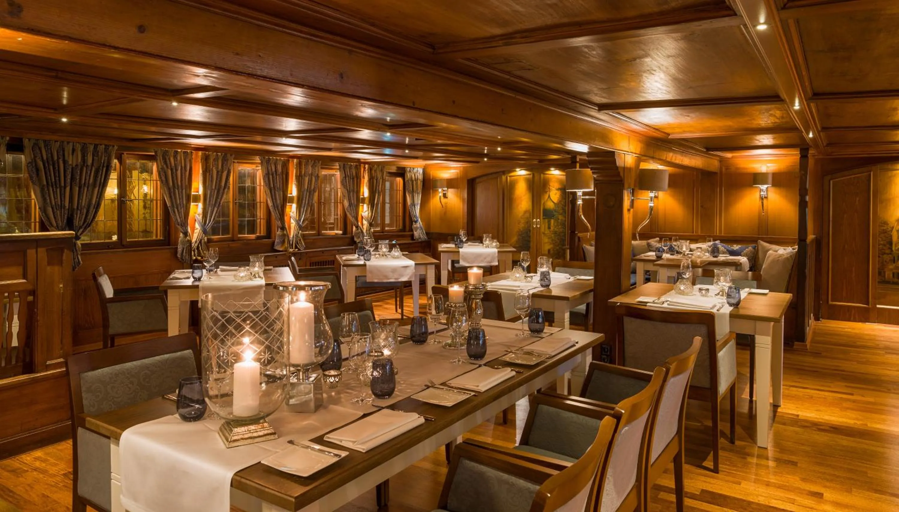 Restaurant/places to eat in Parkhotel Adler