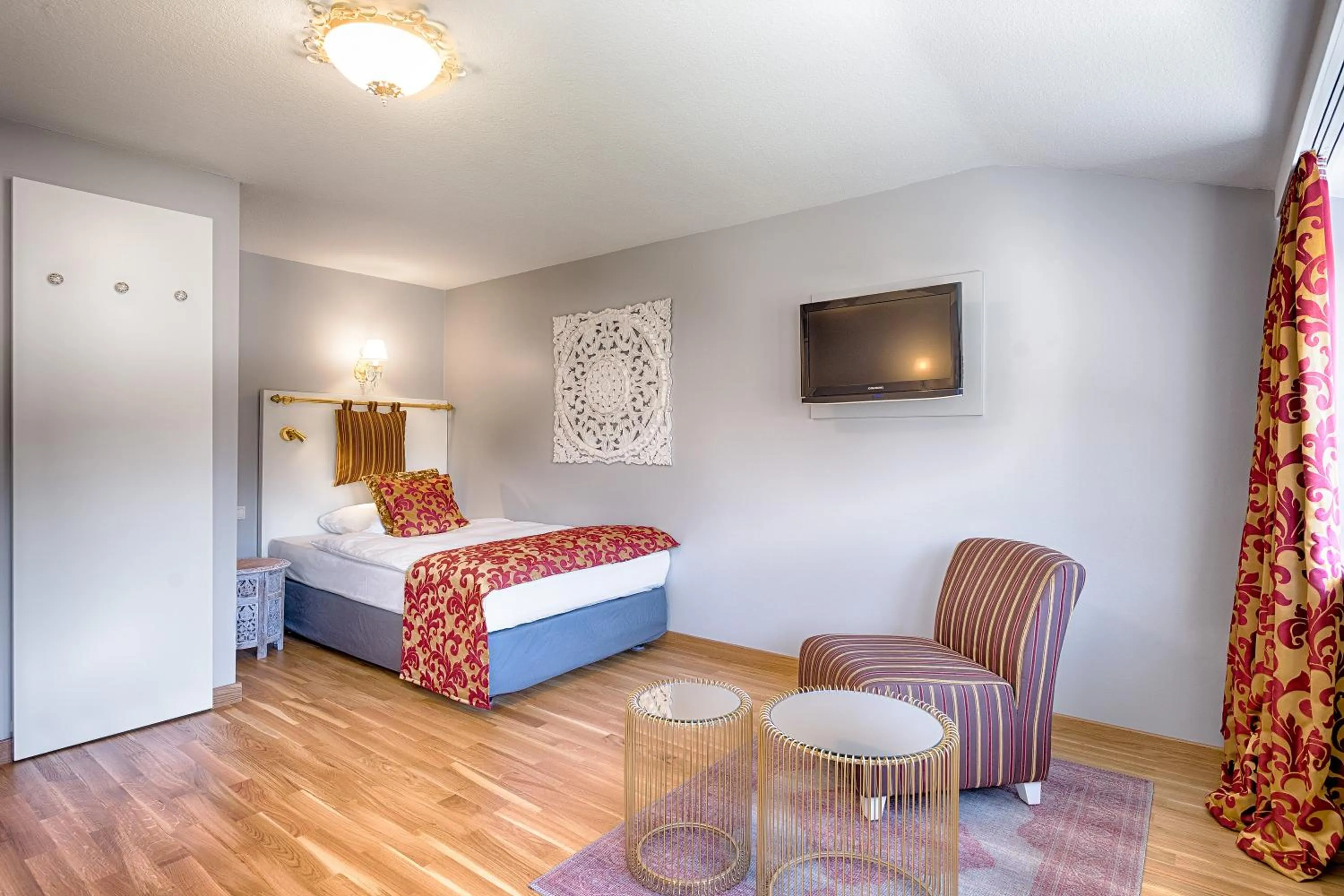 Bed in Parkhotel Adler