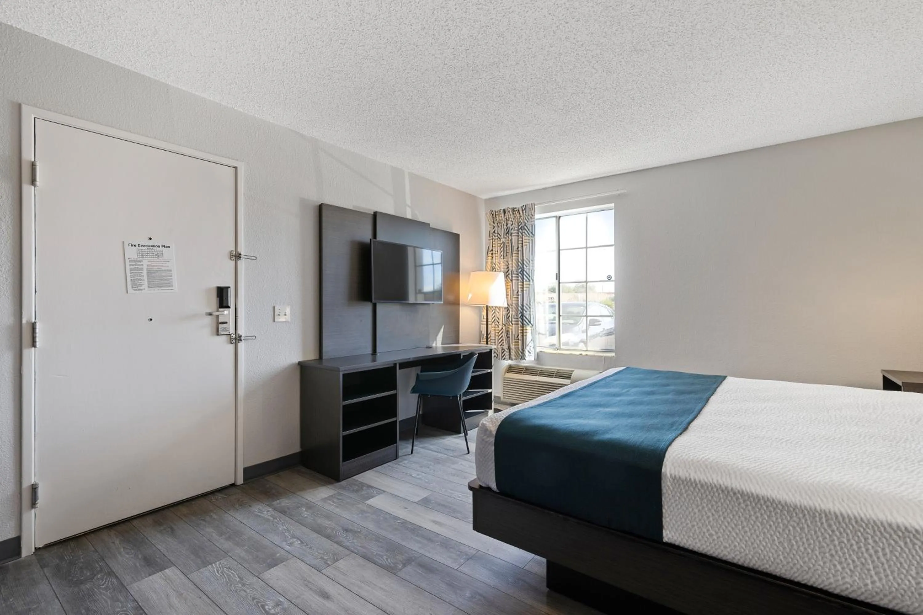 TV and multimedia, Bed in Studio 6 Tucson, AZ - North