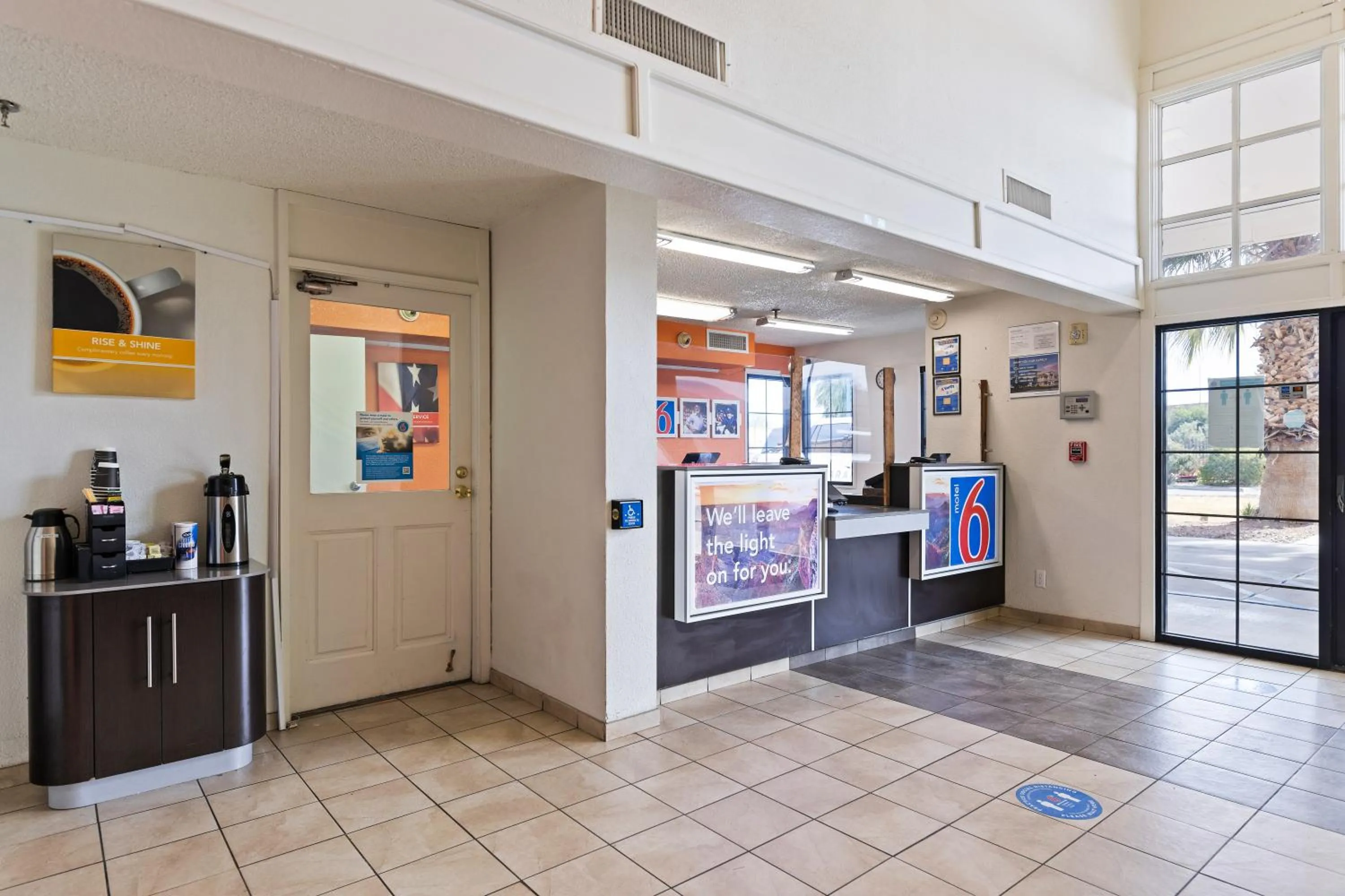 Coffee/tea facilities in Studio 6 Tucson, AZ - North