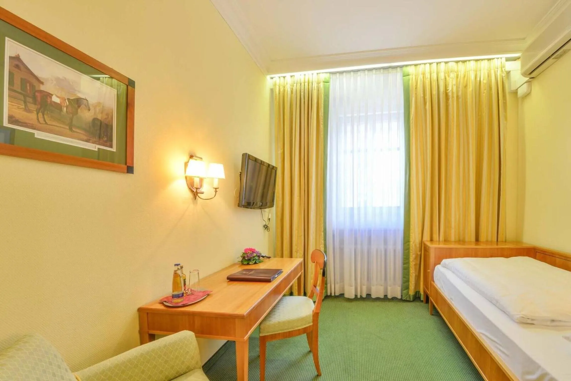 Bed in Romantik Hotel zur Post