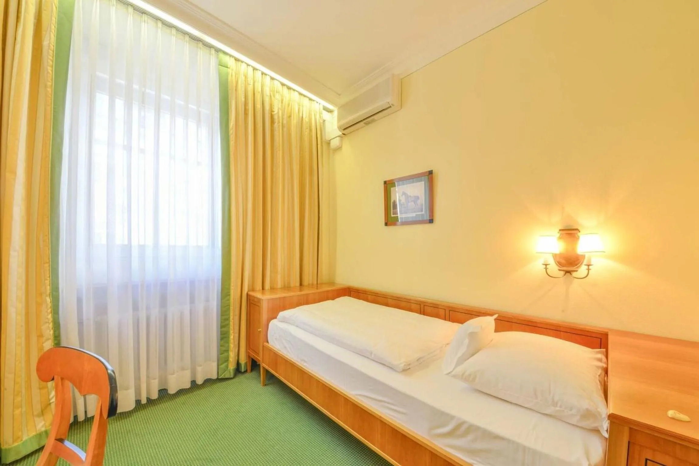 Bed in Romantik Hotel zur Post