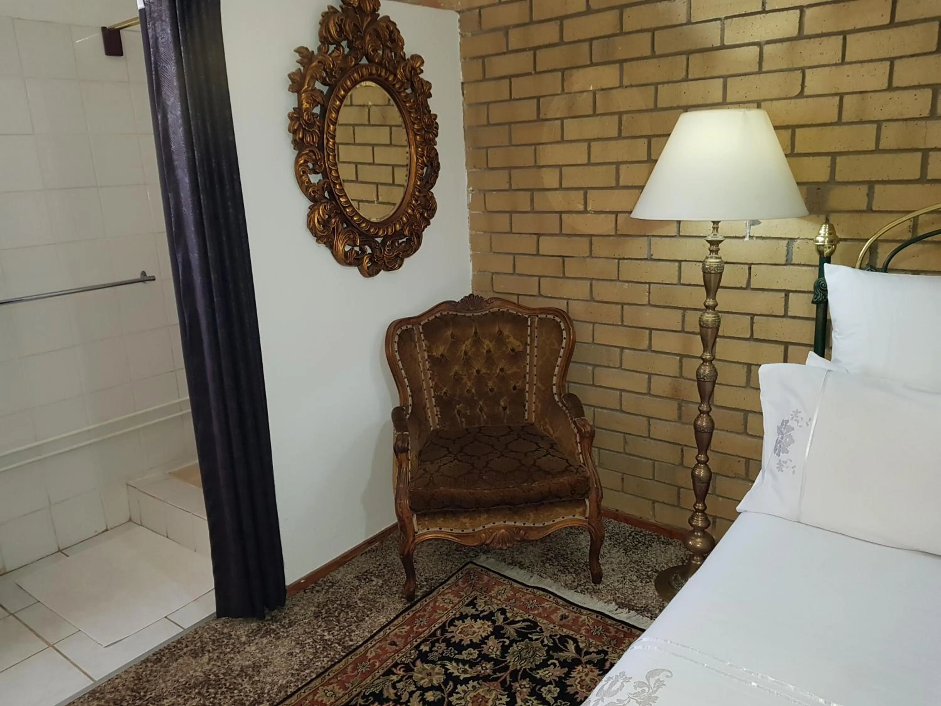 Bedroom, Bed in Mountain View Country Estate