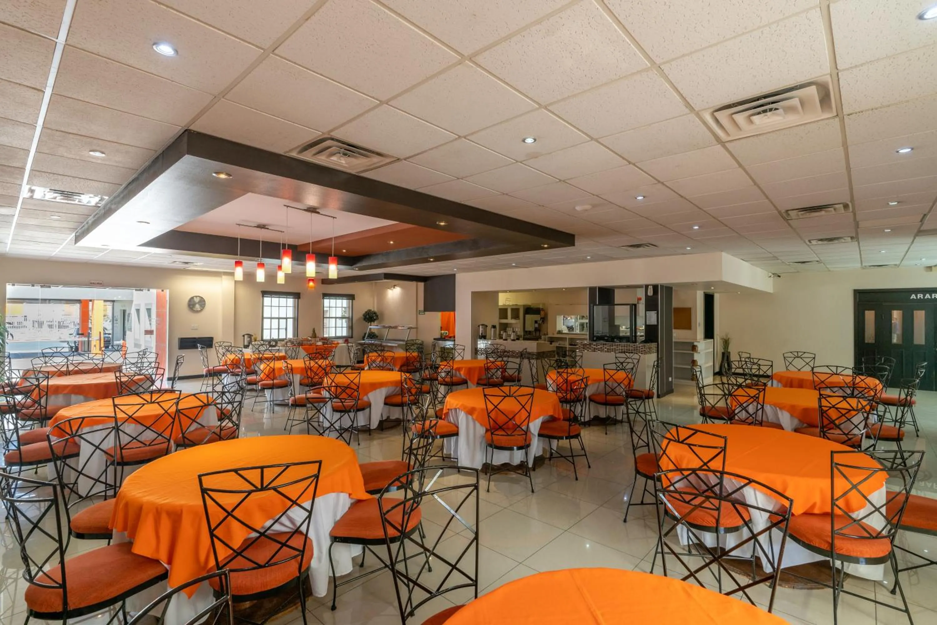 Restaurant/places to eat in Hotel Sntenario