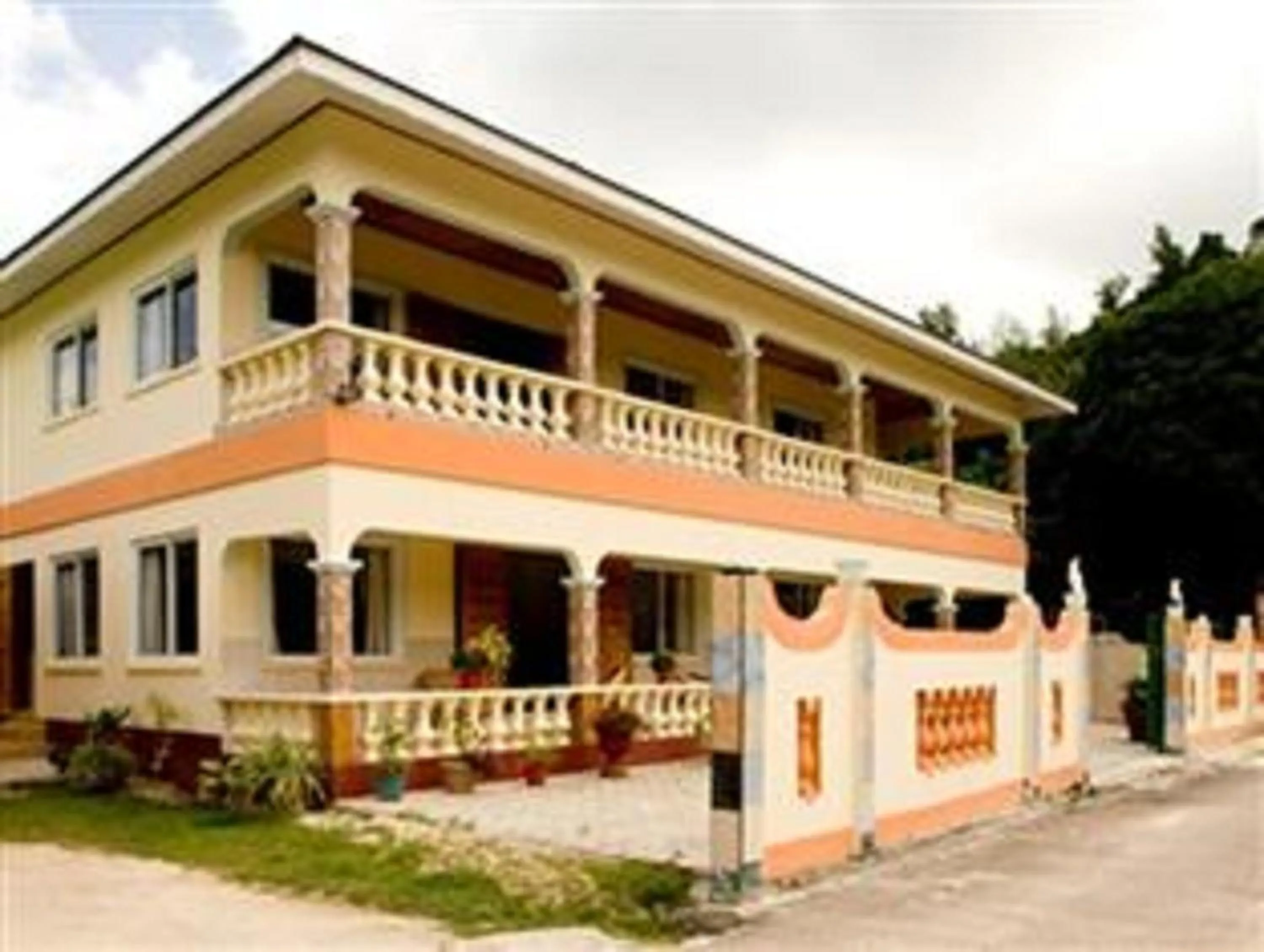 Property building in Villa Bananier